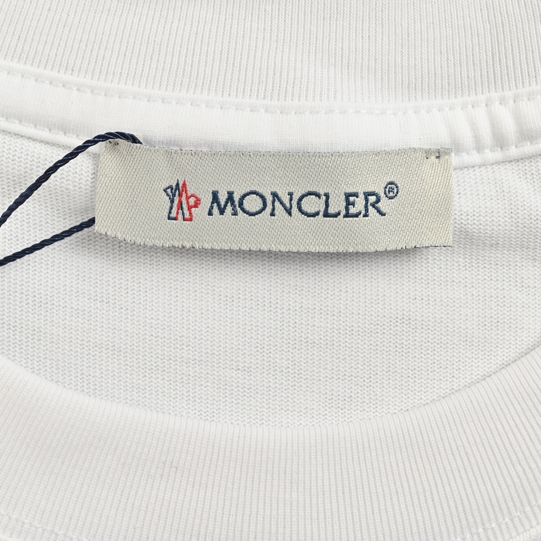 Moncler/蒙口 24ss 斑驳做旧渐变字母印花短袖