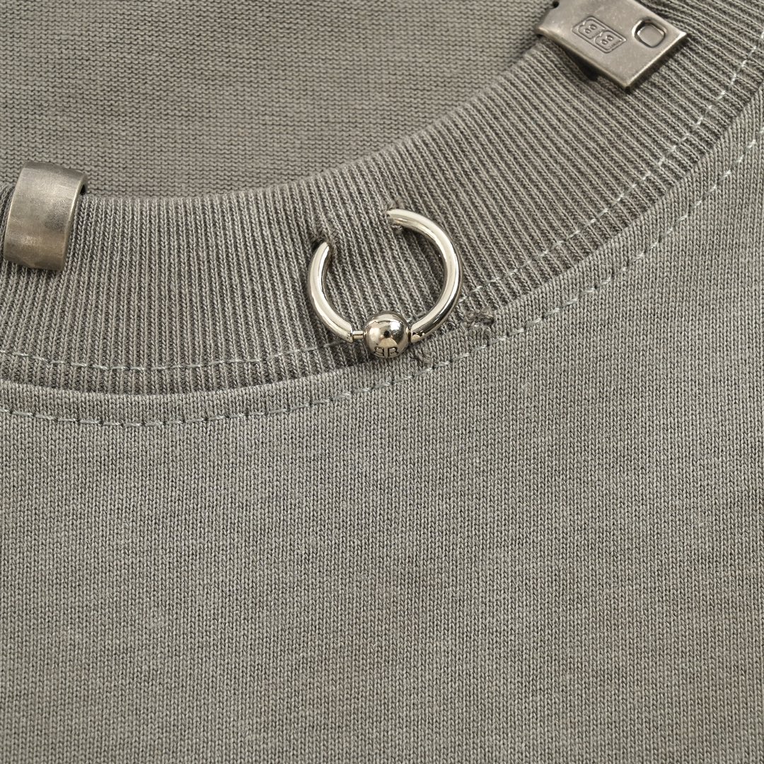 Balenciagag/巴黎世家 23ss 铆钉穿刺水洗破洞短袖