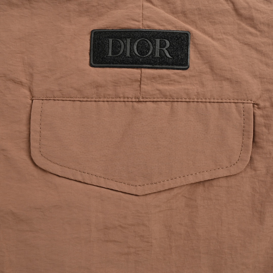 Dior/迪奥 24ss 锁扣工装短裤 工艺1 面料采用黑色棉质混纺帆布精心制作比饱和度高放松值的黑色工装短裤