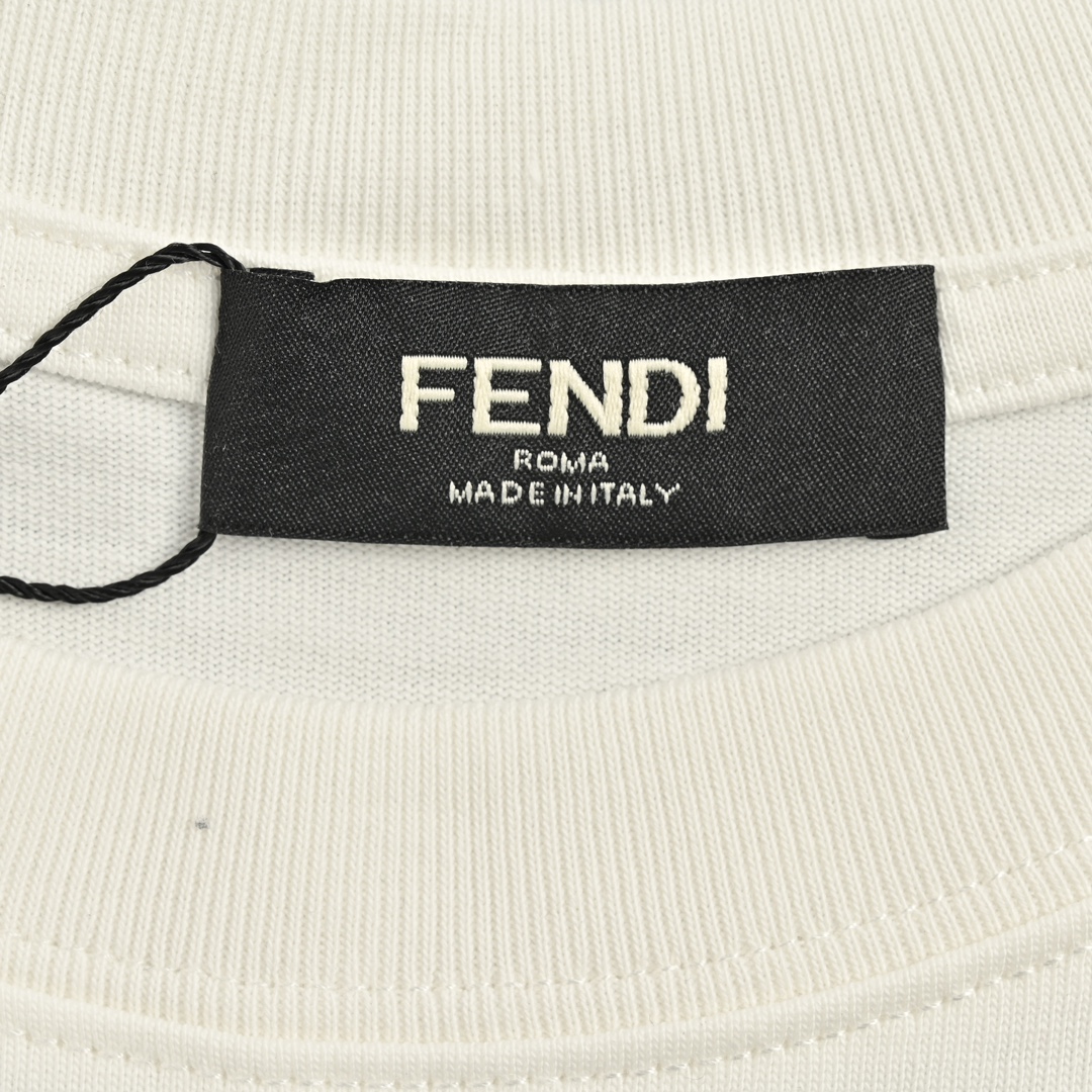 Fendi/芬迪 24ss 肩膀字母印花短袖