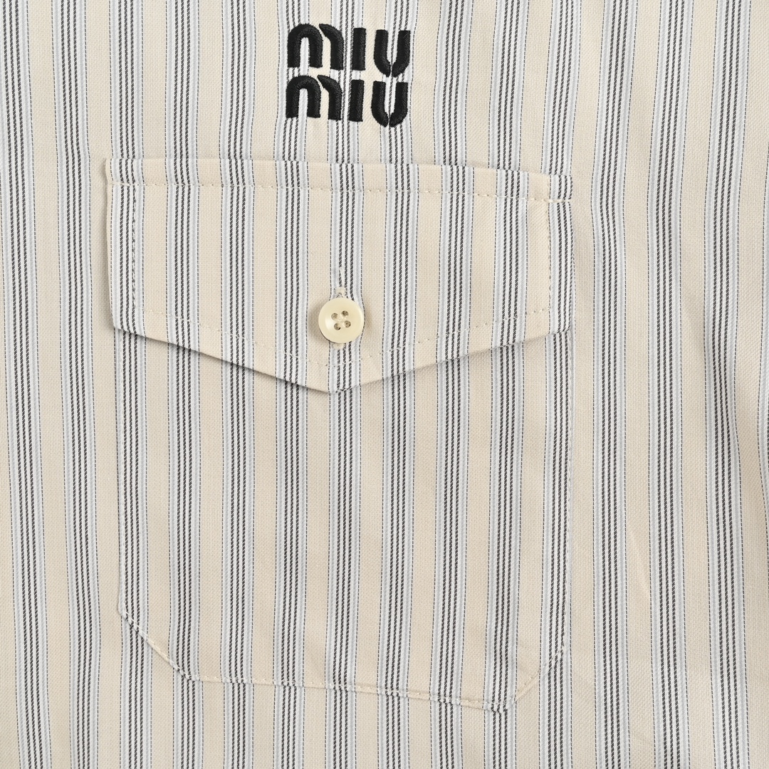 MiuMiu/缪缪 24ss 宽松条纹衬衫 缪缪 24ss春夏新款翻盖口袋条纹棉质衬衫