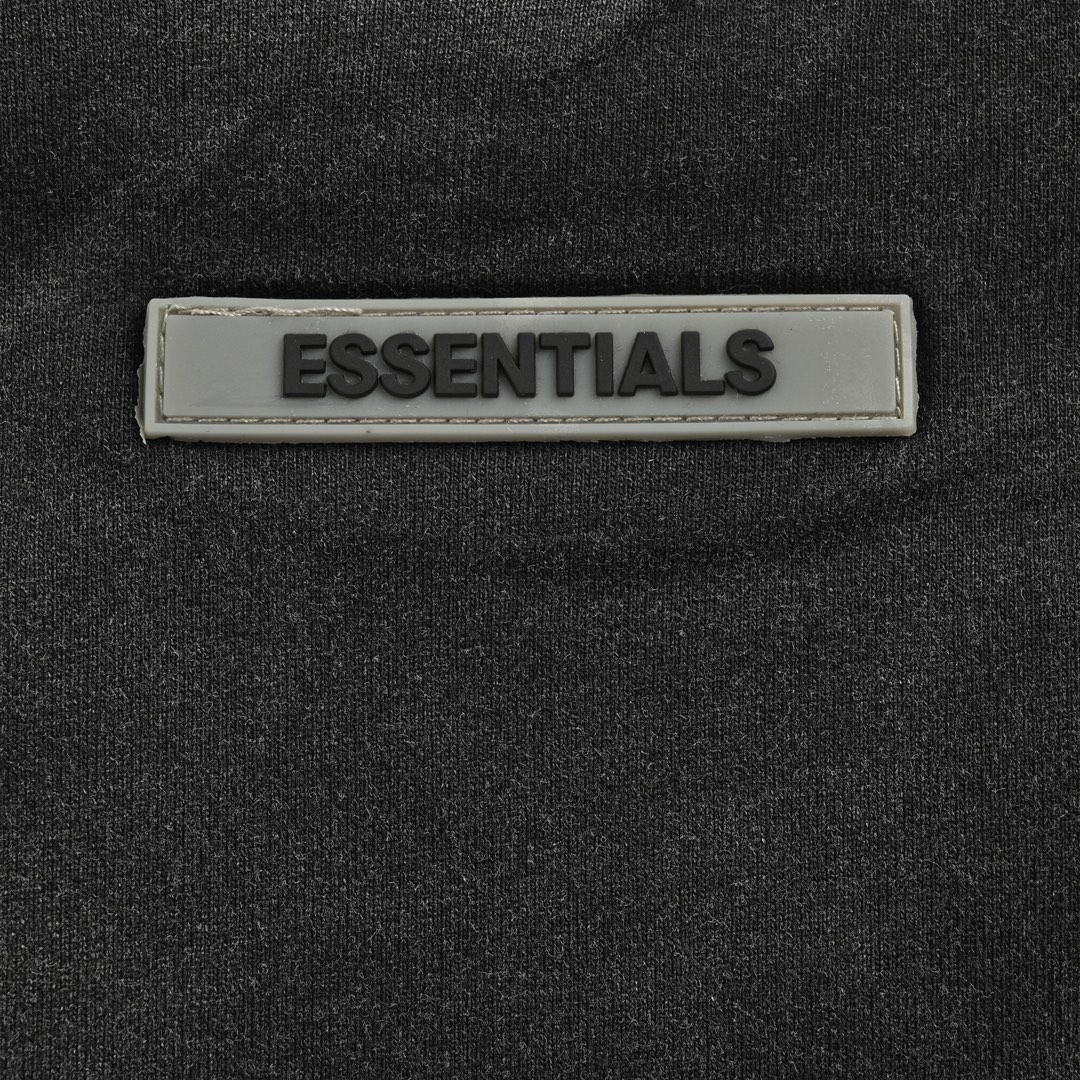 Fear of god 第八季复线 水洗1977植绒印花短袖 Essentials发布22春季系列的型录