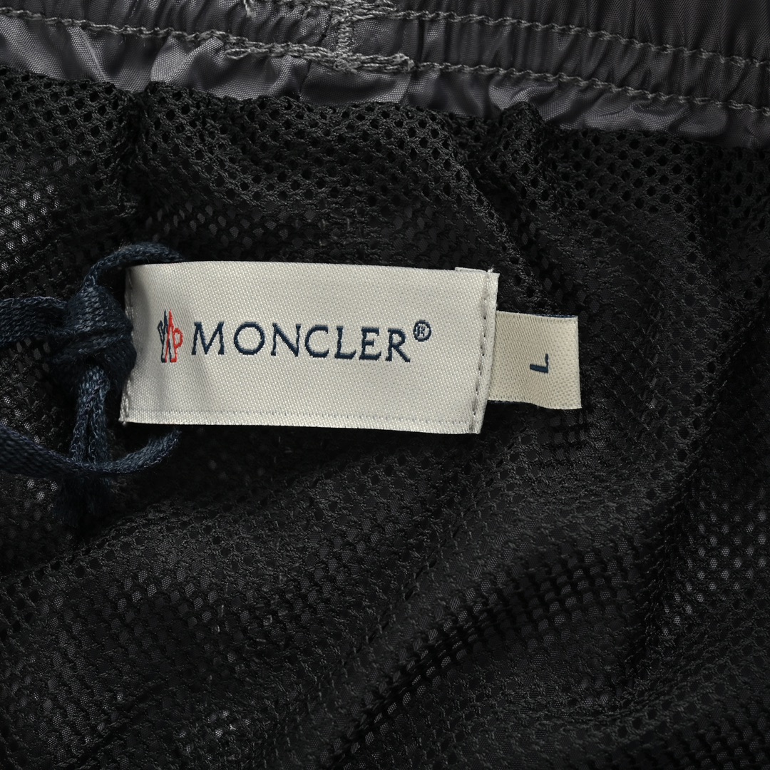 Moncler/蒙口 经典口袋徽标梭织短裤 后袋徽标运动短裤