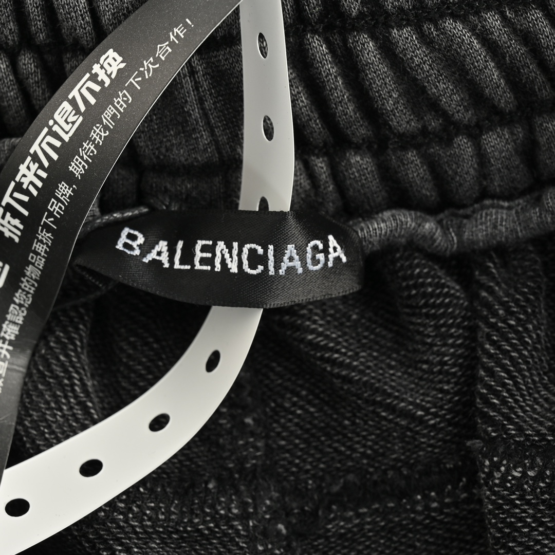 Balenciaga/巴黎世家 手绘破坏短裤