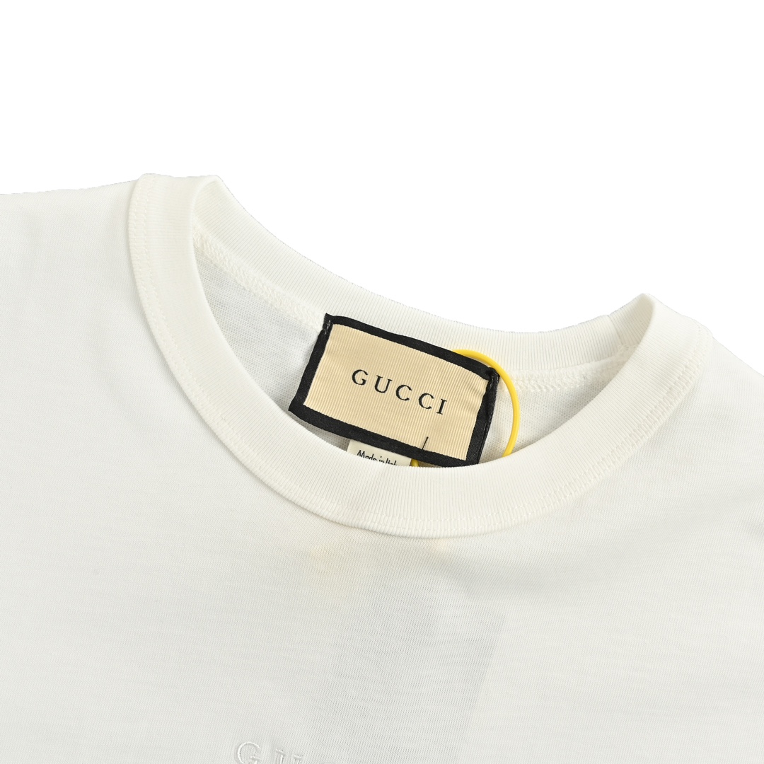 Gucci /古驰 24ss 胸前刺绣字母短袖 采用胸前绣花工艺 经典绣花字母图案