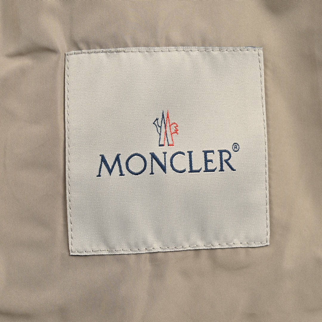 Moncler/蒙口 三色饰边袖条纹连帽外套夹克