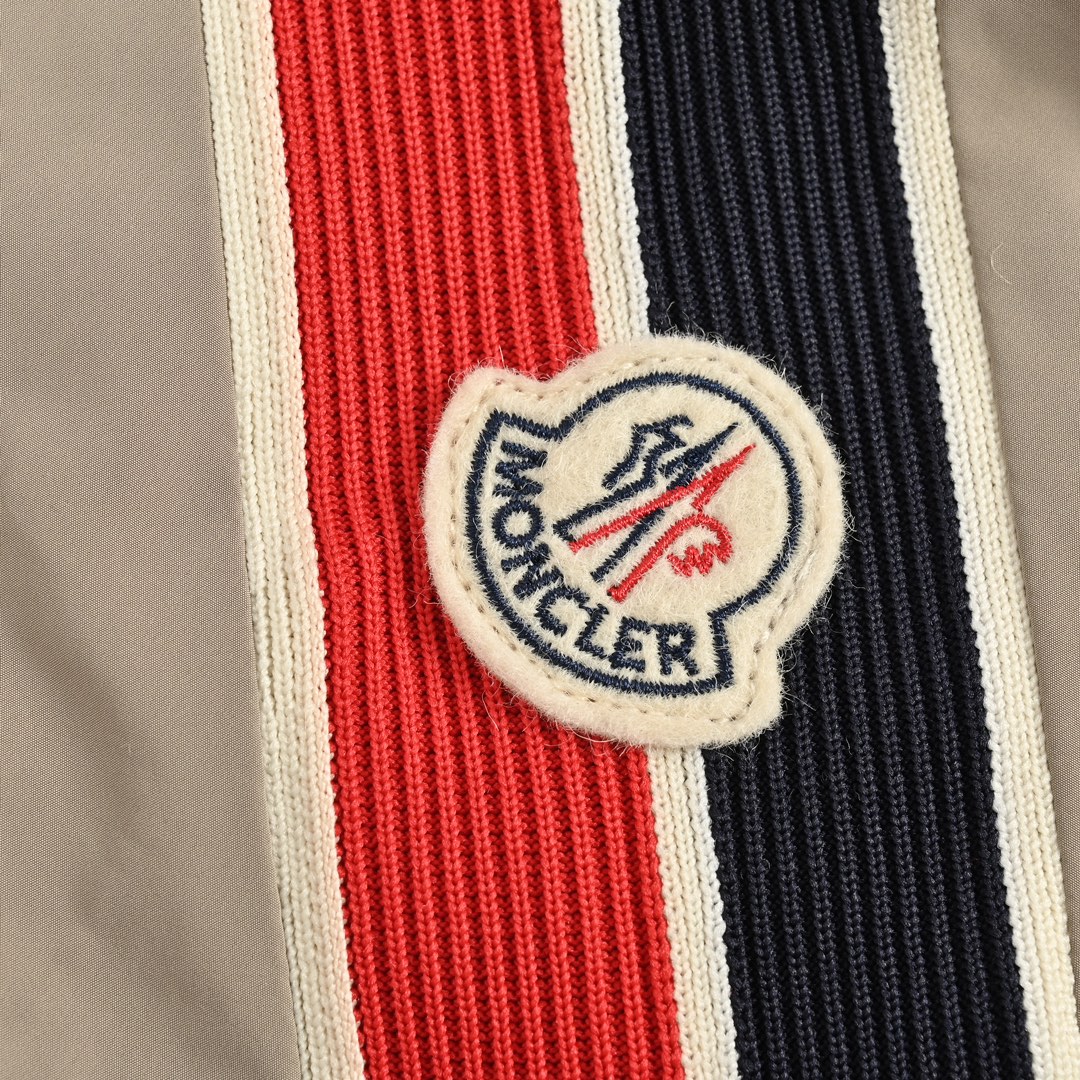 Moncler/蒙口 三色饰边袖条纹连帽外套夹克