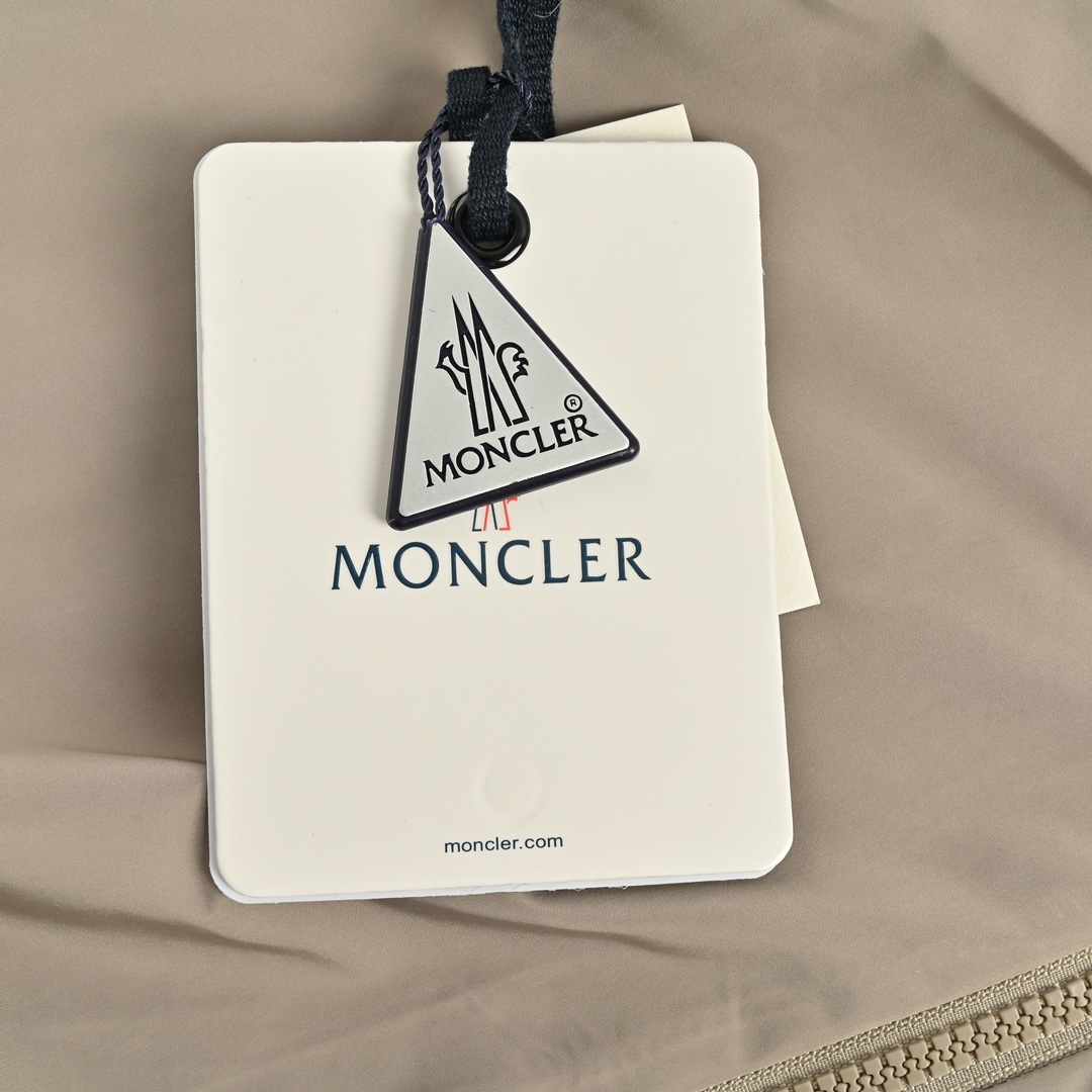 Moncler/蒙口 三色饰边袖条纹连帽外套夹克