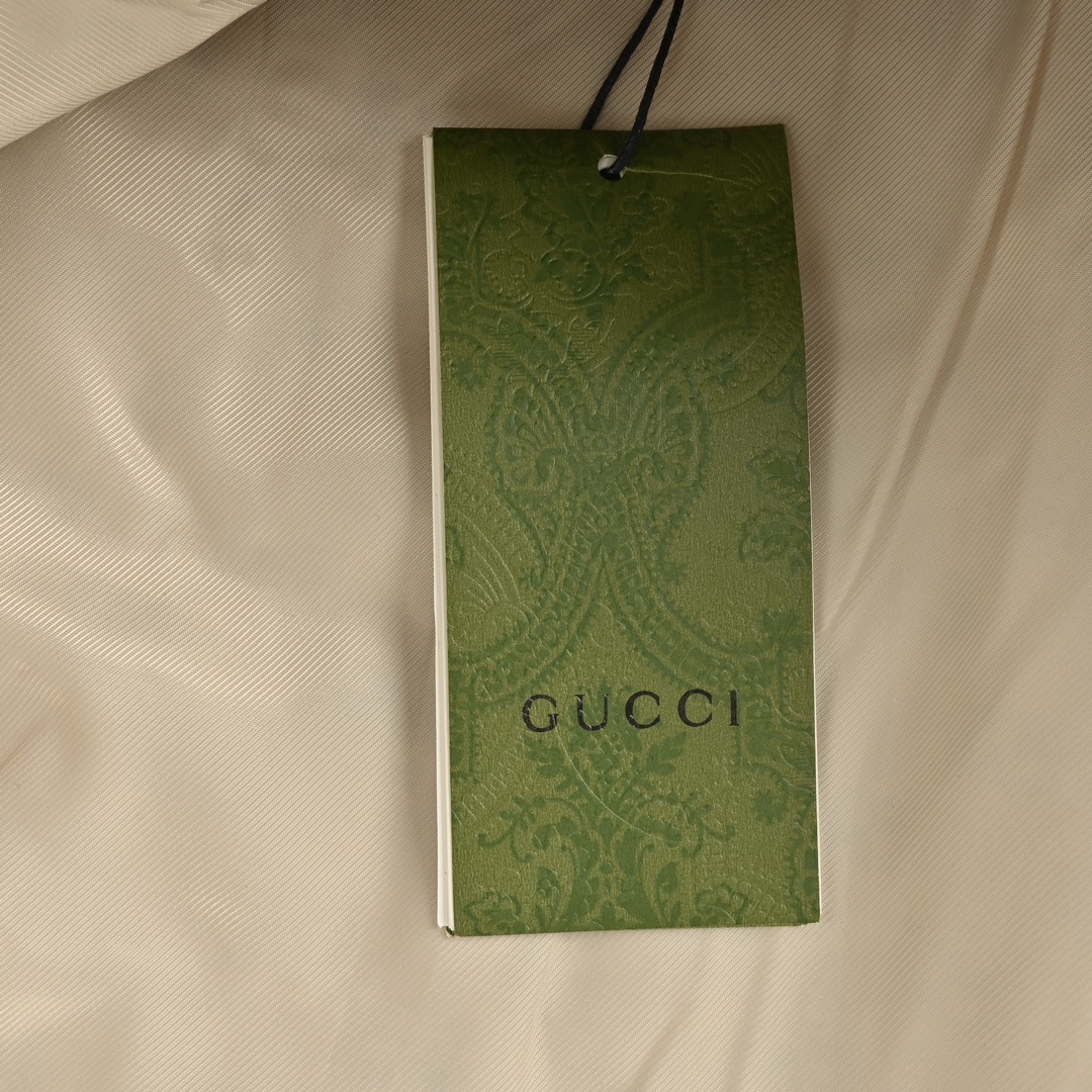 Gucci/古驰 23Fw 满印双G提花帆布高领夹克外套 衣袖红蓝织带拼接设计衣领处灯芯绒内里