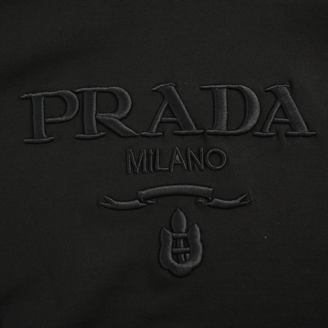 Prada/普拉达 24Fw 胸口刺绣logo连帽卫衣