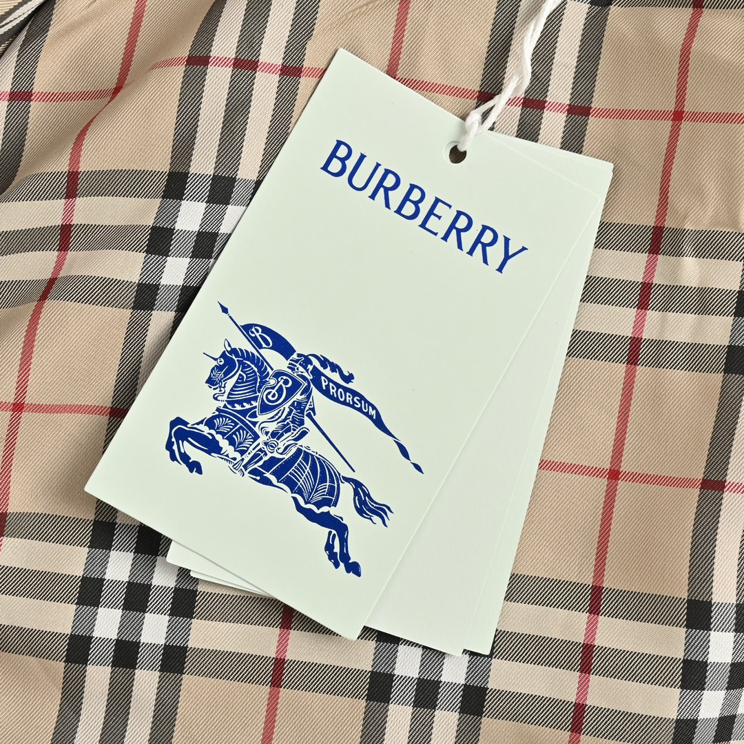 Burberry/巴宝莉 24Fw 刺绣字母战马夹克外套