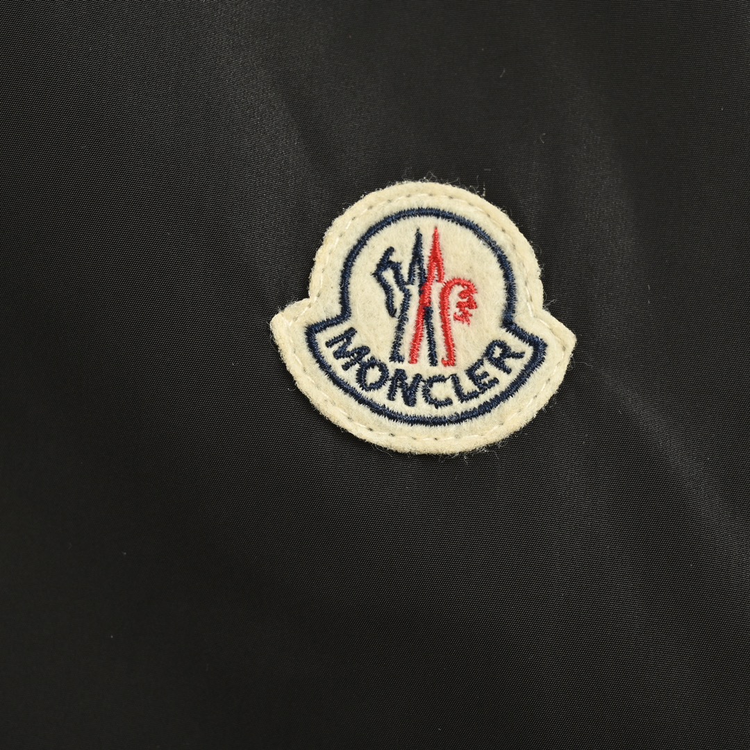 Moncler/蒙口 24Fw 侧边织带连帽风衣外套