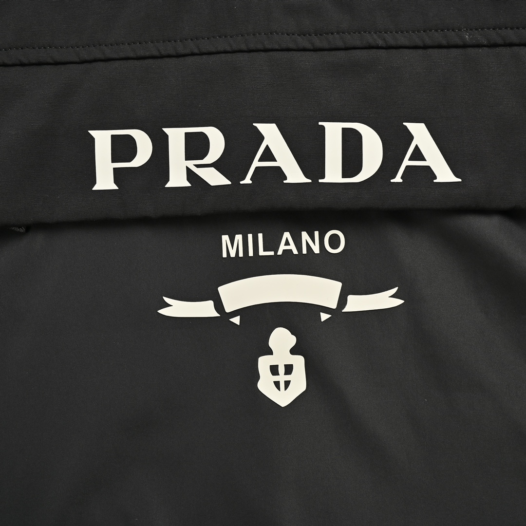 Prada/普拉达 字母徽标半拉链连帽外套