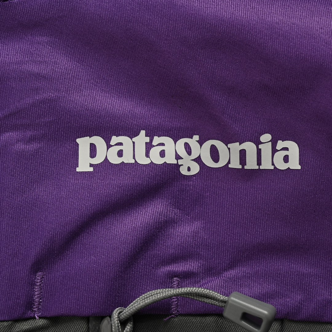 Patagonia/巴塔哥尼亚 鲨鱼山脉logo全压胶冲锋衣