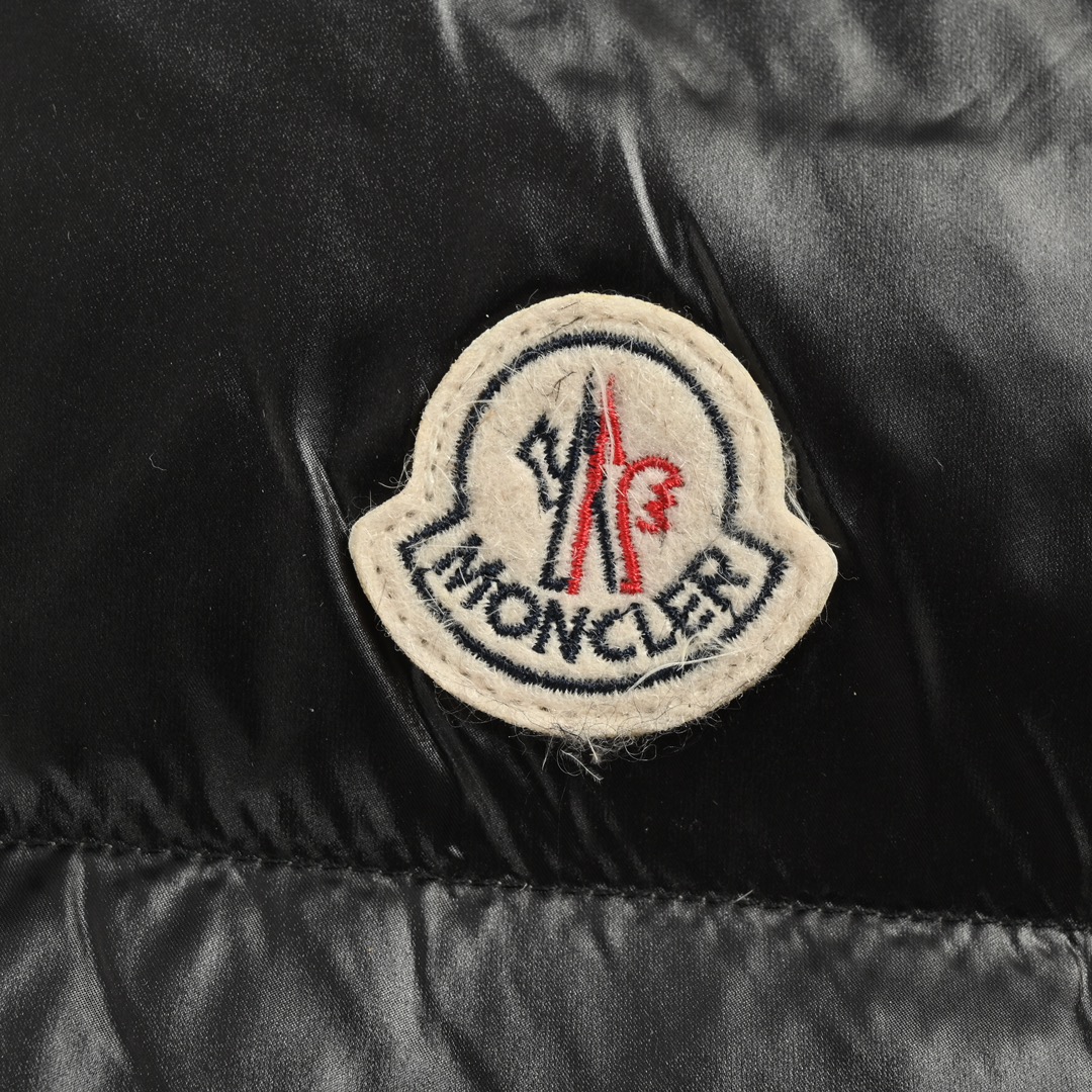 Moncler/蒙口 经典立领连帽羽绒马甲