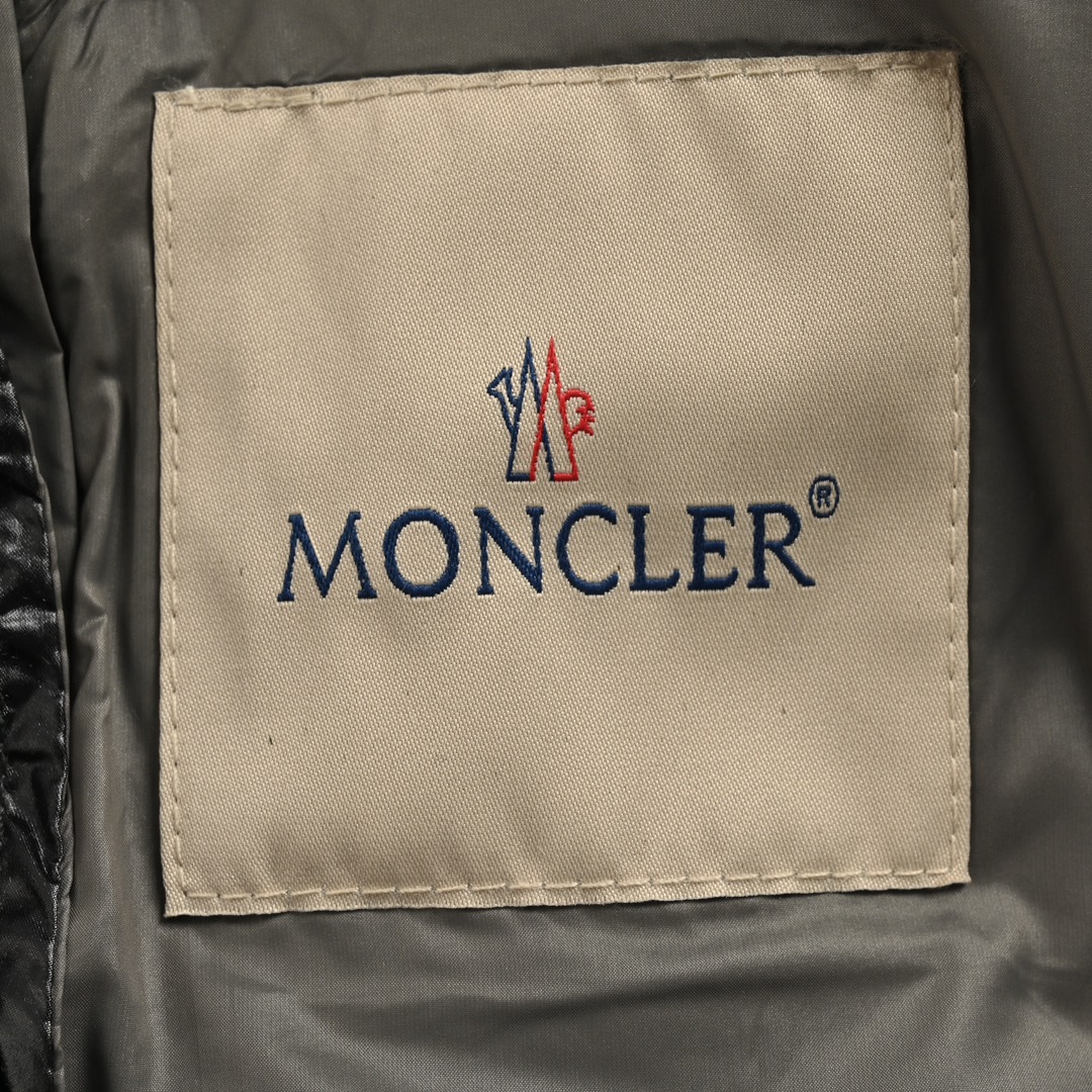 Moncler/蒙口 经典立领连帽羽绒马甲