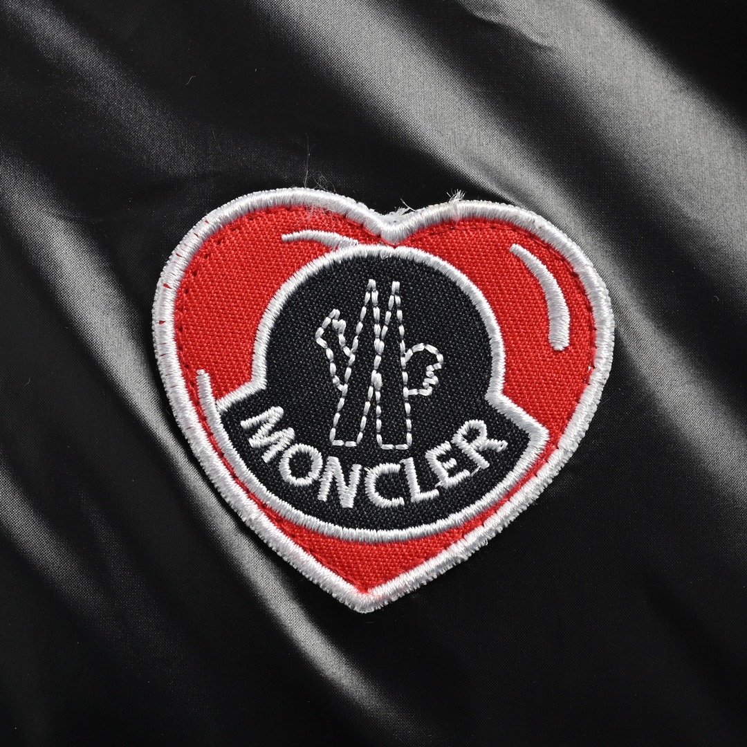 Moncler/蒙口 23Fw 七夕胶囊限定爱心刺绣羽绒服