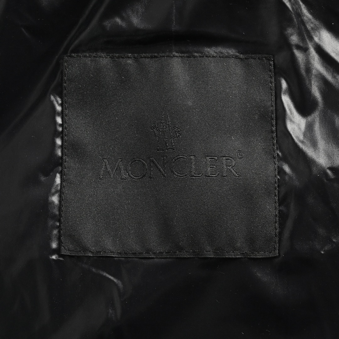 Moncler/蒙口 23Fw 七夕胶囊限定爱心刺绣羽绒服