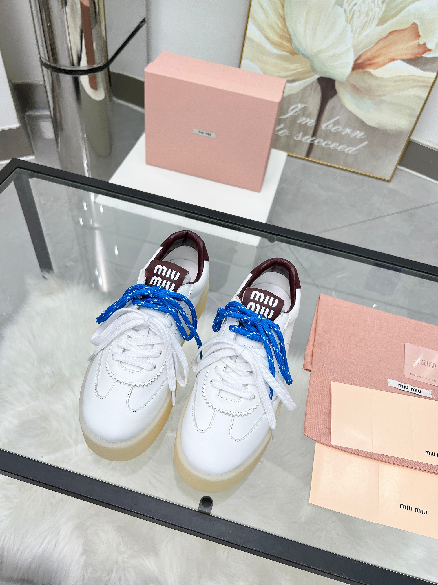 NO:173434,MiuMiu Casual white shoes are so beautiful!  Soft leather material, delicate touch, skin-friendly and comfortable. Unique design, fashionable and versatile, can be easily controlled whether it is matched with jeans or skirts. size35-39, casual shoes/sports shoes, miumiu, sneakers, skirts, jeans19860909MiuMiu 缪缪 休闲小白鞋,美到心坎上啦！柔软的真皮材质,触感细腻,亲肤舒适. 独特的设计,时尚又百搭,无论是搭配牛仔裤还是裙子,都能轻松驾驭. size35-39 ,休闲鞋/运动鞋,miumiu,sneakers,skirts,jeans,Women's Shoes