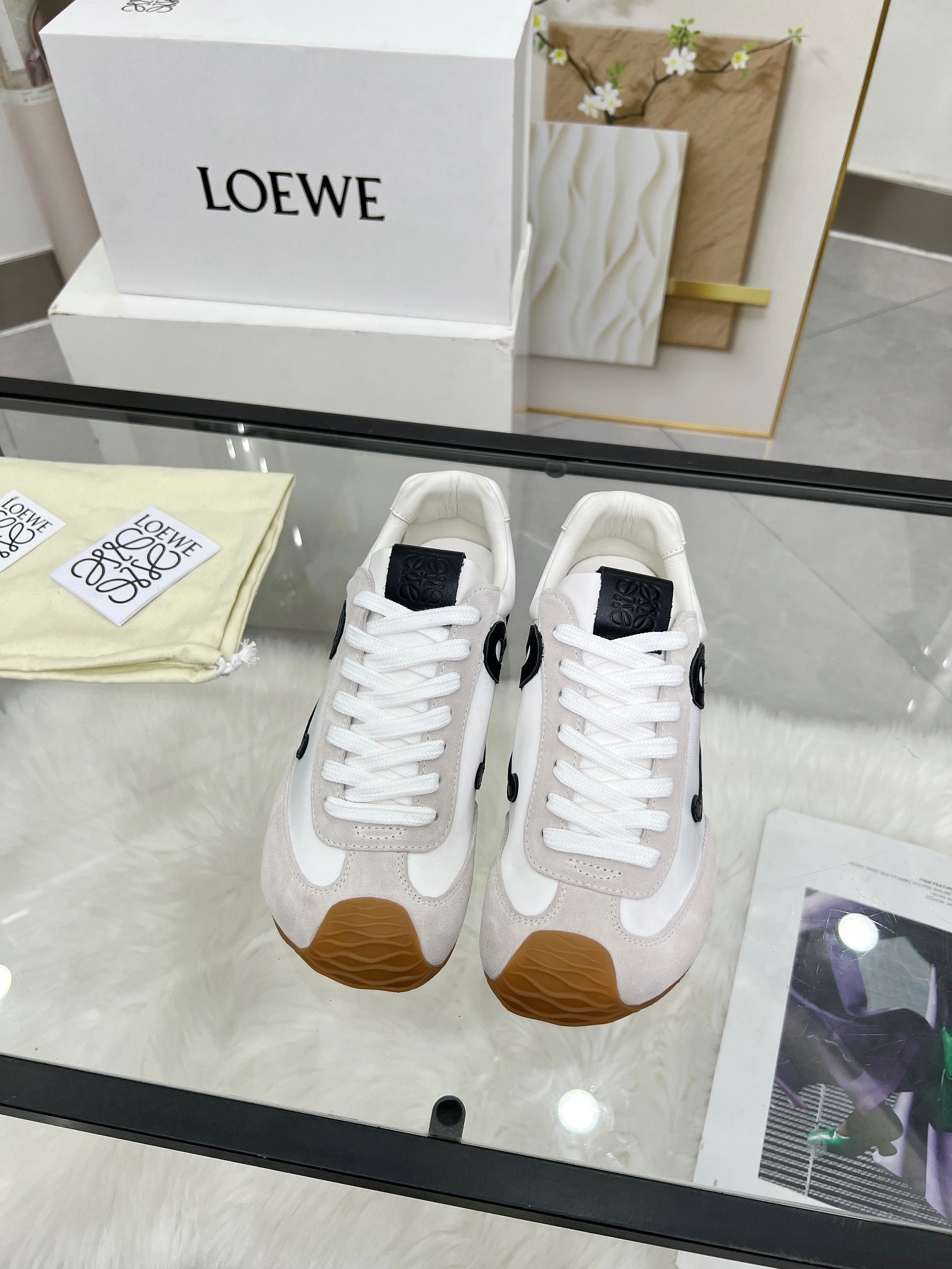 NO:257915,New style in early spring, the same style as Wang Yibo!  Couple Loewe Ballet Runner 2.0 sneakers, German training shoes, new color matching retro series running shoes, standard size women's size, 35–40 men's size-45, button 20, casual shoes/sports shoes, loewe, loewe, sneakers19860909年早春新款,王一博同款！ 情侣款Loewe罗意威Ballet Runner2.0运动鞋德训鞋 全新配色复古系列跑鞋 标准码数女码,35–40 男码-45,扣子20,休闲鞋/运动鞋,loewe,loewe,sneakers,Women's Shoes