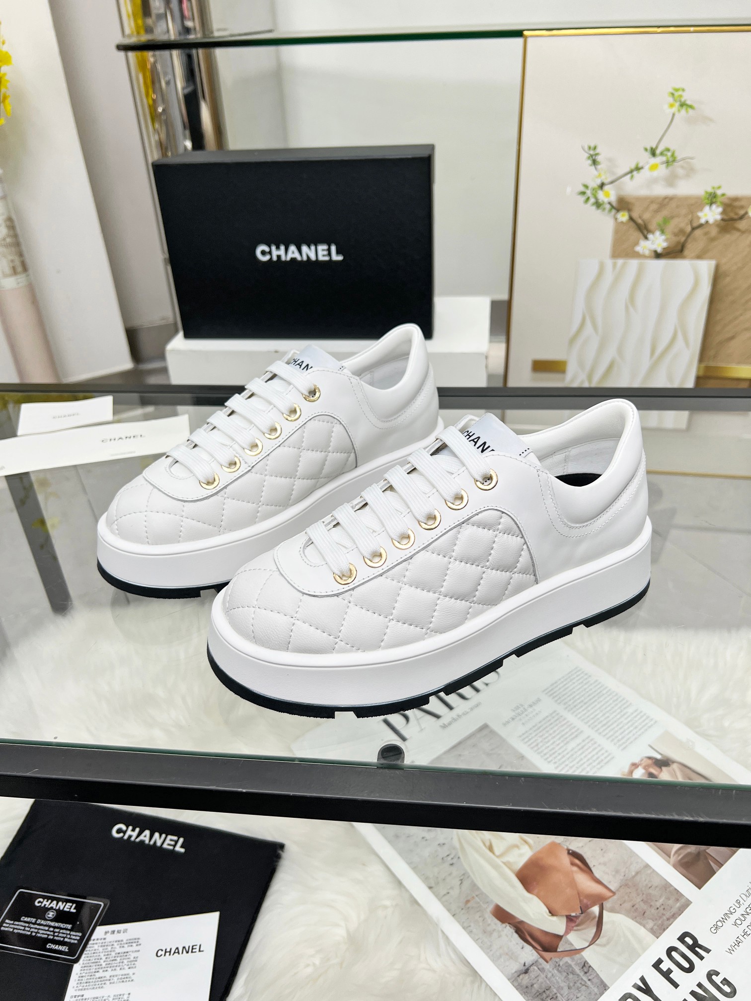 NO:256347,Chanel 2025 counter top casual sneakers This classic design; the upper has a variety of craftsmanship and electric embroidery styles; the sole is fashionable and sporty; the extraordinary has been built into a variety of color matching elements, which is very beautiful and versatile, casual, fashionable, sports, and outdoors. The upper is made of original imported cowhide   original special mixed-bred sheepskin material. The inner is original imported breathable sheepskin lining. The sole is based on the original PU combination sole. The counter is boutique packaged for women. The quantity is 35–39. It can be used for Taobao, live broadcast of its own trademark, casual shoes/sports shoes, chanel, chanel, sneakers, cowhide, sheepskin19860909Chanel香奈儿2025专柜顶级休闲款运动鞋这款经典设计；鞋面多种工艺电绣的风格；大底却时尚运动；不平凡的拥入了多种配色元素多元化混搭非常好看百搭,休闲,时尚,运动,户外都能兼顾材料鞋面采用 原版进口头层牛皮 原版专用混种羊皮料 内里采用 原版进口透气羊皮里 大底根据 原版PU组合大底 专柜精品包装全套女35–39量大从优,可以供淘宝,直播自己的商标,休闲鞋/运动鞋,chanel,chanel,sneakers,cowhide,sheepskin,Women's Shoes
