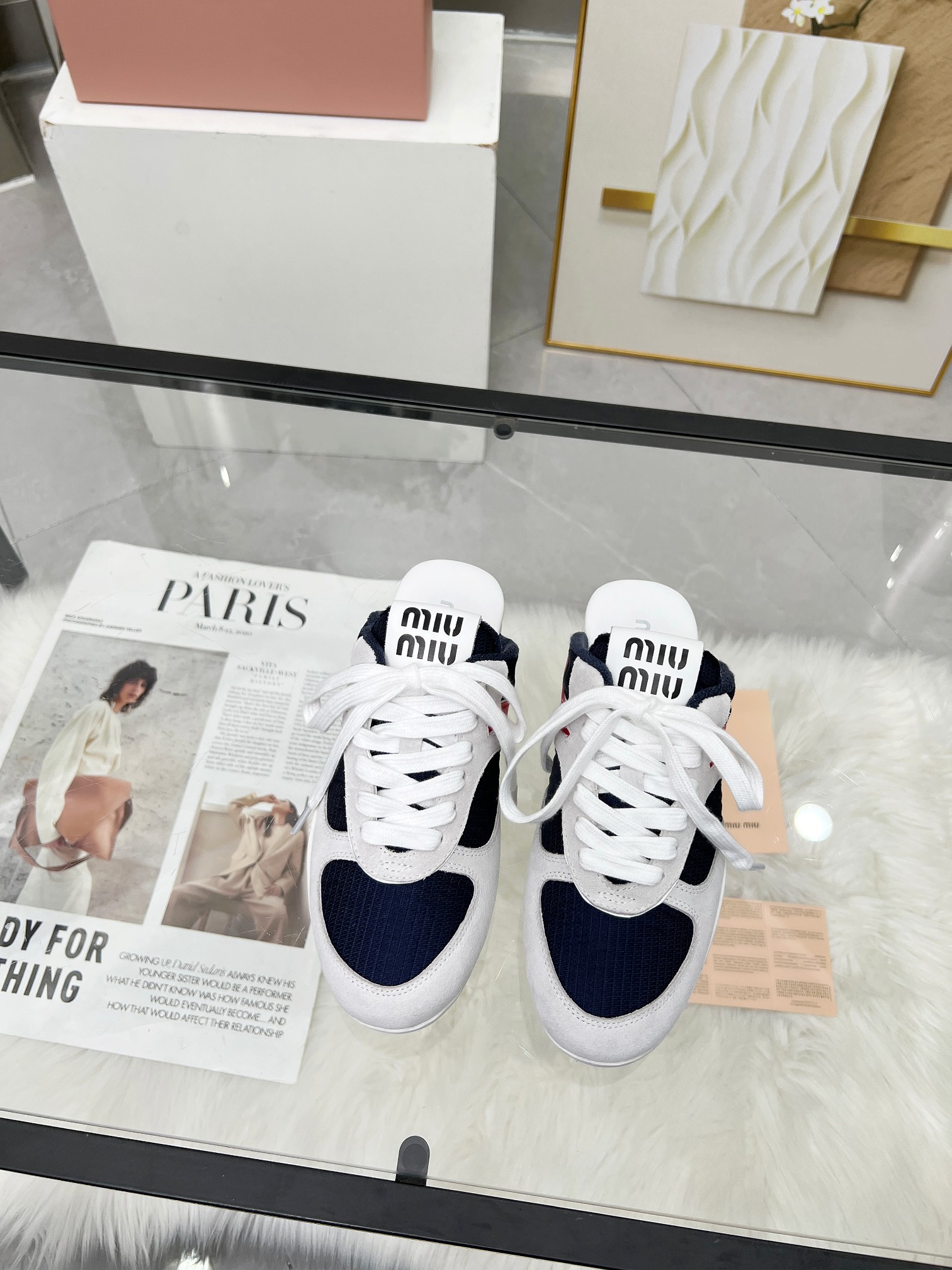 NO:257932,MiuMiu Casual white shoes are so beautiful!  Soft leather material, delicate touch, skin-friendly and comfortable. Unique design, fashionable and versatile, can be easily controlled whether it is matched with jeans or skirts. size women, 35-40,p, casual shoes/sports shoes, miumiu, sneakers, skirts, jeans19860909MiuMiu 缪缪 休闲小白鞋,美到心坎上啦！柔软的真皮材质,触感细腻,亲肤舒适. 独特的设计,时尚又百搭,无论是搭配牛仔裤还是裙子,都能轻松驾驭. size女,35-40,p,休闲鞋/运动鞋,miumiu,sneakers,skirts,jeans,Women's Shoes