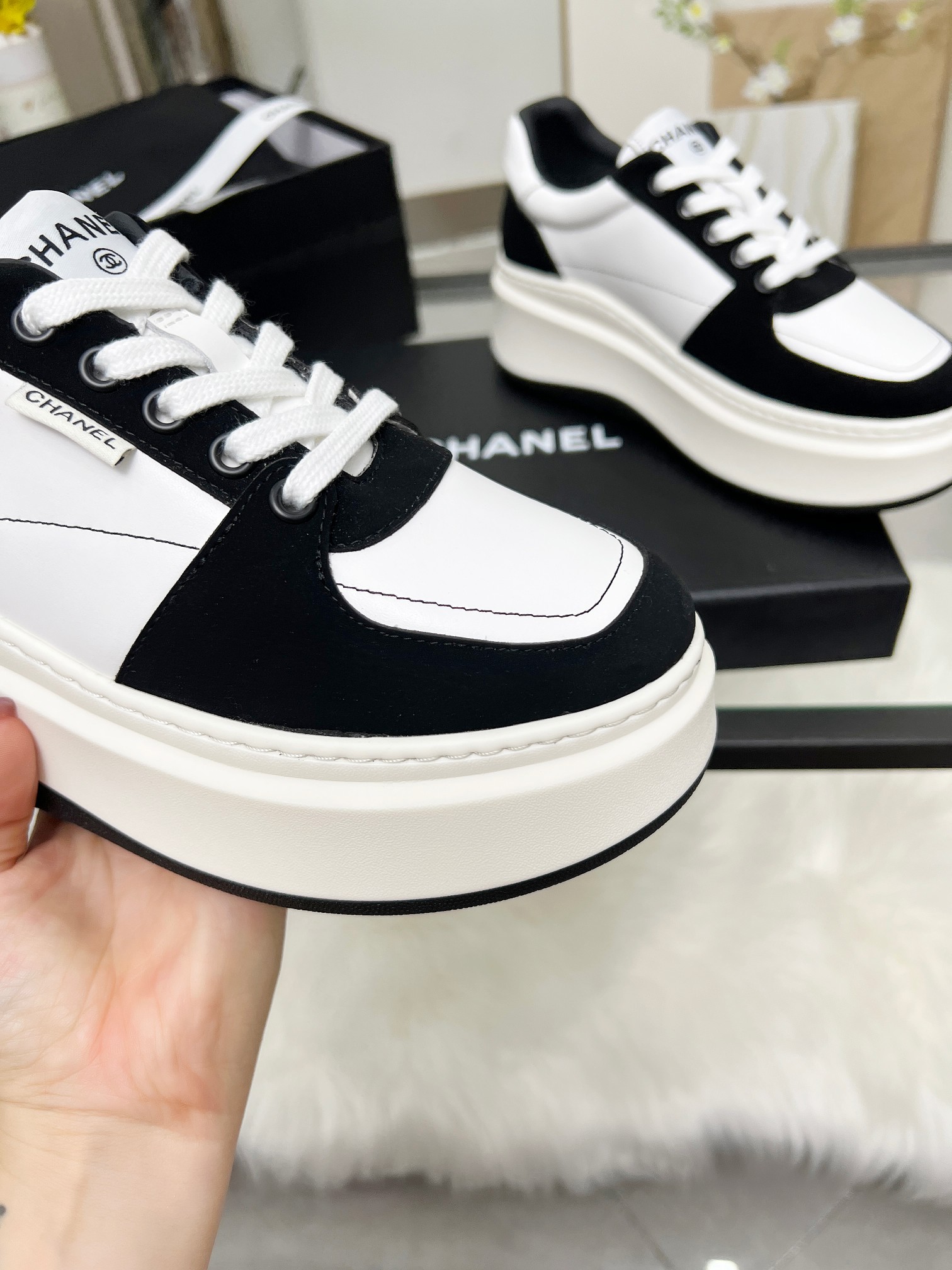 CHANEL 25C春夏新款運動鞋 - スタイリッシュなカジュアルデザイン