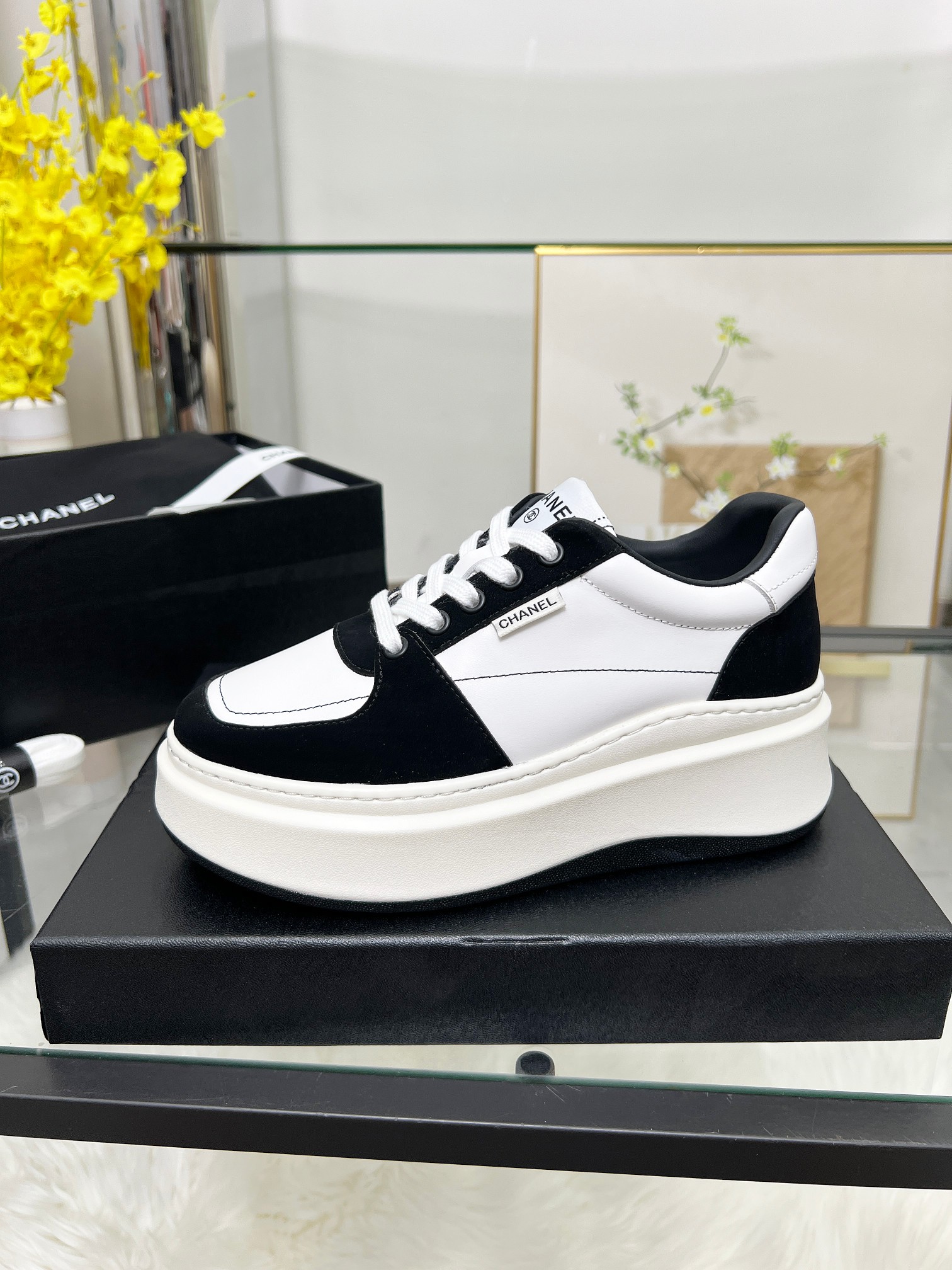 CHANEL 25C春夏新款運動鞋 - スタイリッシュなカジュアルデザイン