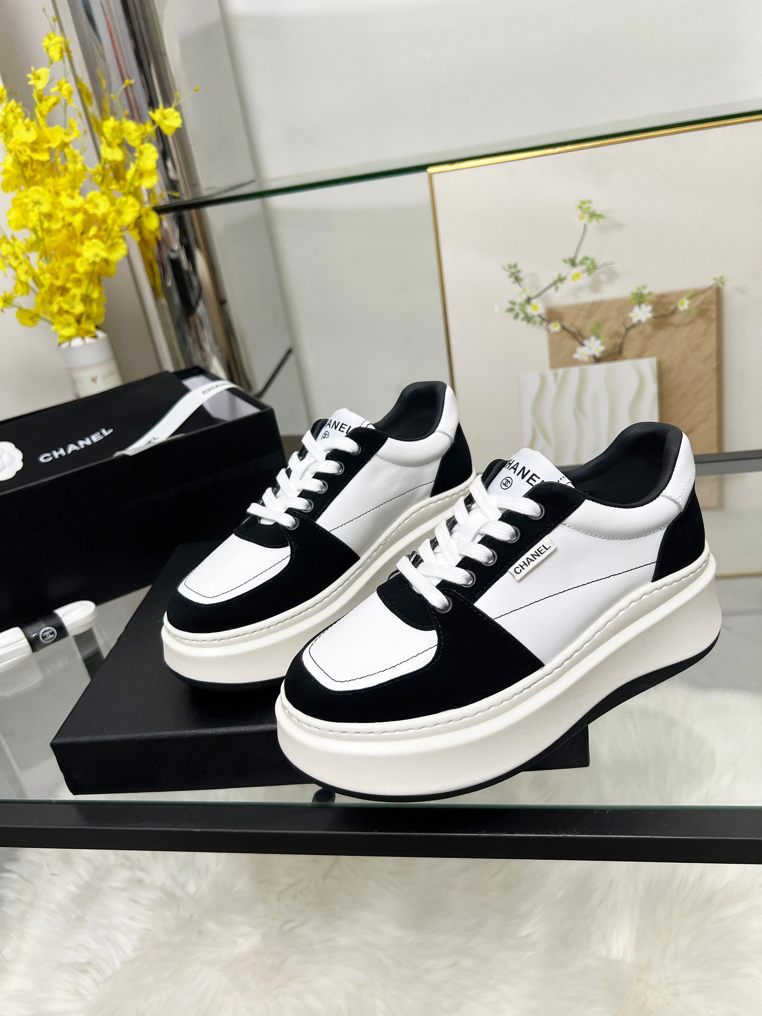 CHANEL 25C春夏新款運動鞋 - スタイリッシュなカジュアルデザイン