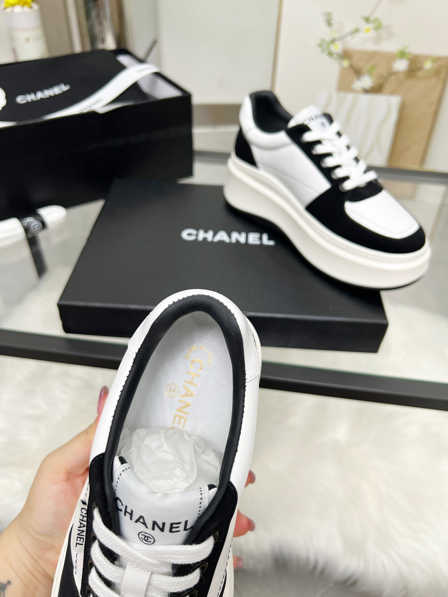 CHANEL 25C春夏新款運動鞋 - スタイリッシュなカジュアルデザイン