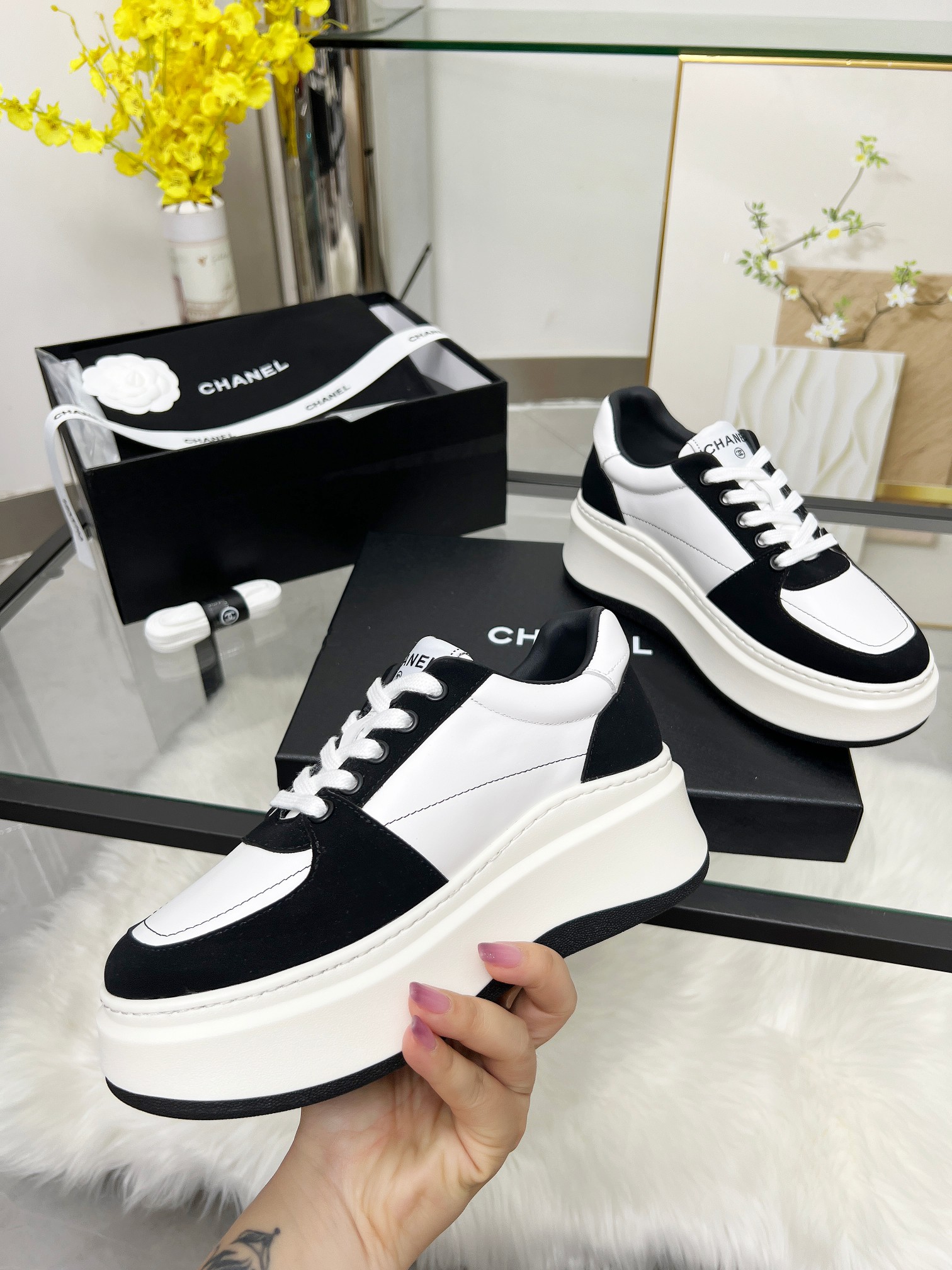 CHANEL 25C春夏新款運動鞋 - スタイリッシュなカジュアルデザイン