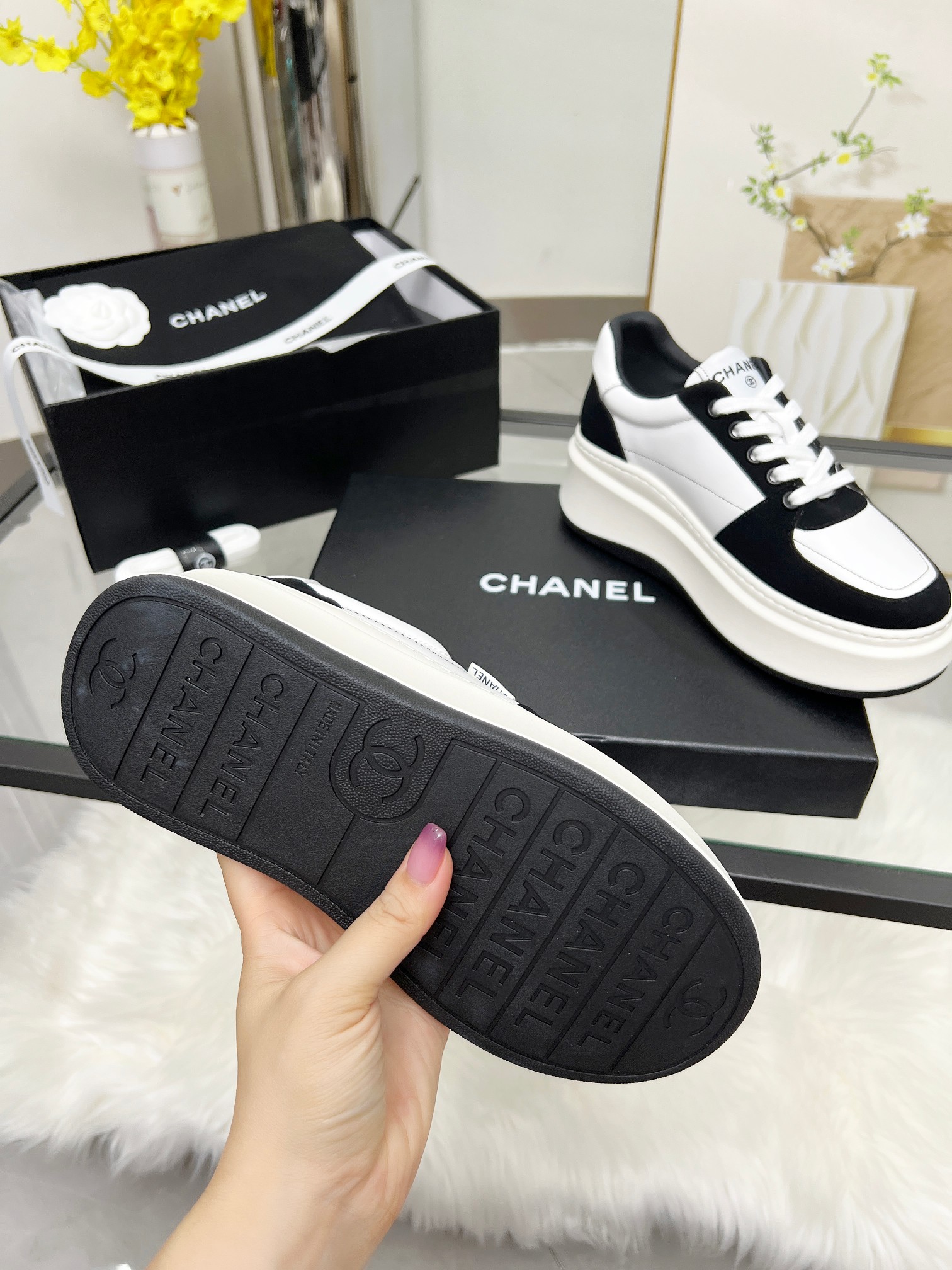 CHANEL 25C春夏新款運動鞋 - スタイリッシュなカジュアルデザイン