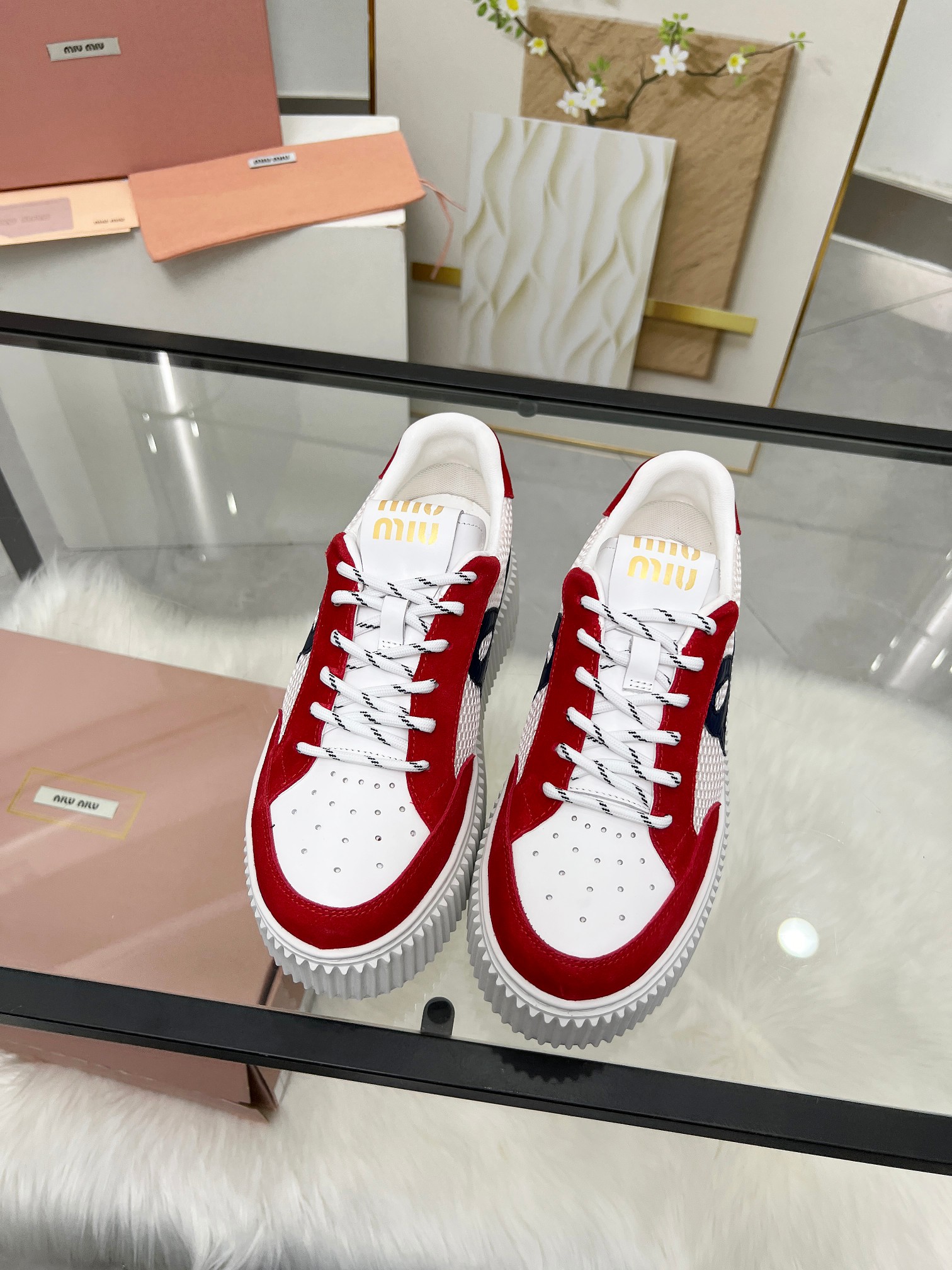 NO:409102,Miumiu new model is available. Miumiu 25 new model, thick-soled biscuit shoes. The latest catwalk style, classic upgrade. Comfort and fashionable coexist. Each color matches are good, and the design matches different styles. The upper is customized with color leather + cloth. Inner: Original custom sheepskin inner lining. Original open mold-proof non-slip sole. Shoe size: 35-40, casual shoes/sports shoes, miumiu, sneakers, sheepskin19860909缪缪miumiu新款上市  miumiu25年新款 厚底饼干鞋 最新走秀款,经典升级 舒适度与时髦度并存 每个颜色搭配都好看,设计搭配不同风格需求 鞋面原版定制擦色皮+布 内里: 原版定制羊皮内里 大底原版开模防滑大底 鞋码: 35-40,休闲鞋/运动鞋,miumiu,sneakers,sheepskin,Women's Shoes