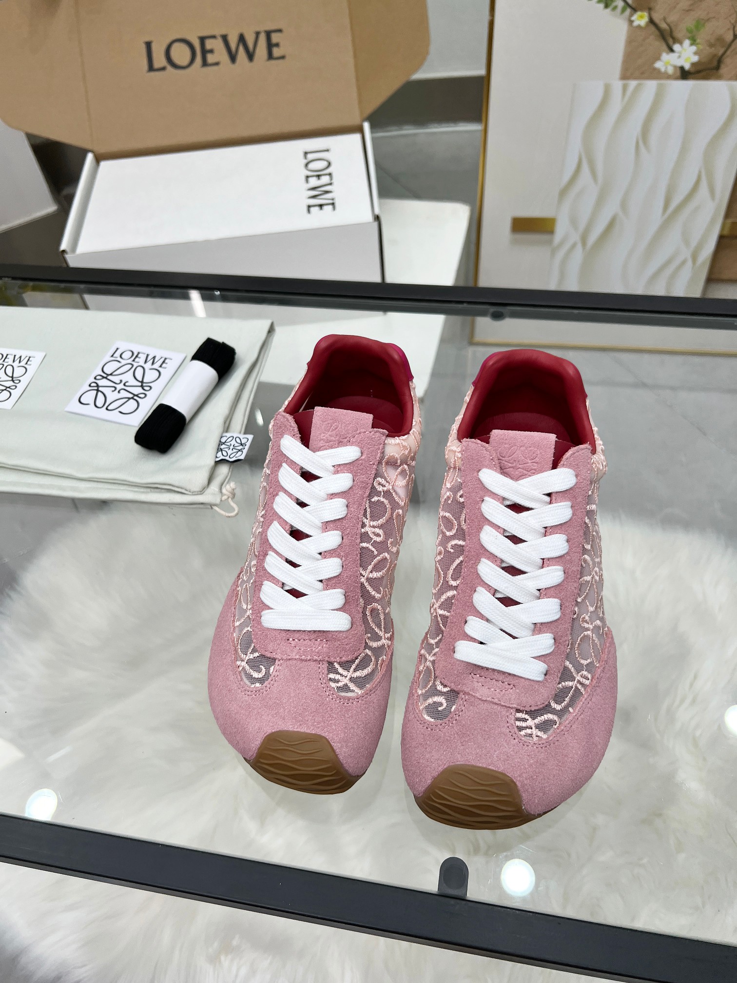 NO:409112,New style in early spring, the same style as Wang Yibo!  Couple Loewe Ballet Runner 2.0 sports shoes German training mesh shoes New color retro series running shoes Standard size women's size, 35–40, buttons Men's size - 45, buttons 10, casual shoes/sports shoes, loewe, loewe, sneakers19860909年早春新款,王一博同款！ 情侣款Loewe罗意威Ballet Runner2.0运动鞋德训网面鞋 全新配色复古系列跑鞋 标准码数女码,35–40,扣子 男码-45,扣子10,休闲鞋/运动鞋,loewe,loewe,sneakers,Women's Shoes