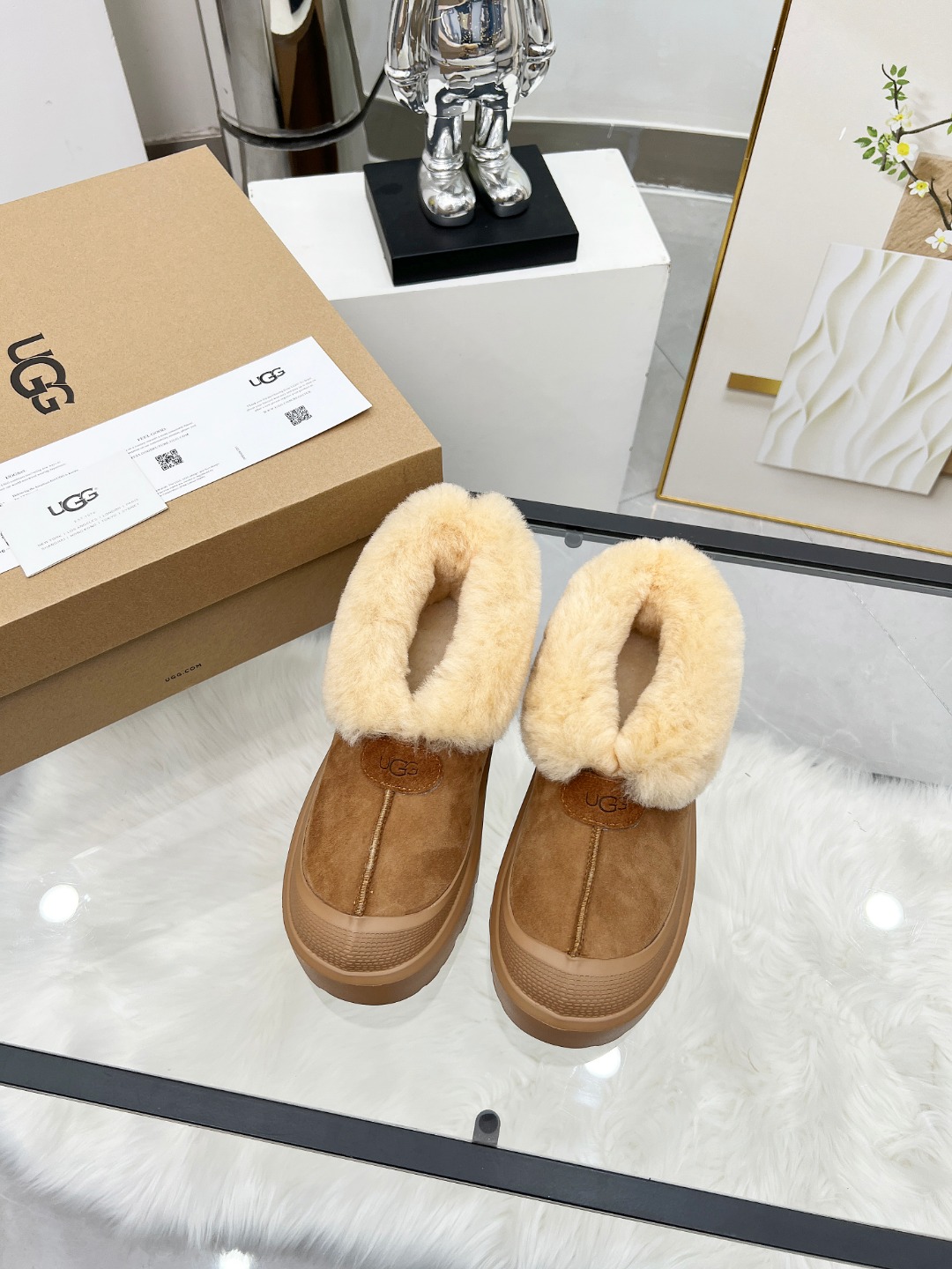 NO:559849,'Ka 2-color fur integrated suede has a high-end feel, and the American retro atmosphere is captured by this pair of snow boots~ The plush edges are so soft and soothing, and the thick soles can also quietly increase your height. It goes well with coats and sweaters. It feels like stepping on clouds, warm and showing slim legs. It is a treasure item that can be worn from late autumn to cold winter~ :-, snow boots, boots, sweaters, chamois leather19860909'卡2色皮毛一体麂皮质感高级,美式复古氛围感被这双雪地靴拿捏住啦～ 毛绒边软乎乎超治愈,厚底还能悄悄增高.搭配大衣、毛衣都很绝,踩上去像踩在云朵上,温暖又显腿细,是能从深秋穿到寒冬的宝藏单品～ :-,雪地靴,boots,sweaters,chamois leather,Women's Shoes