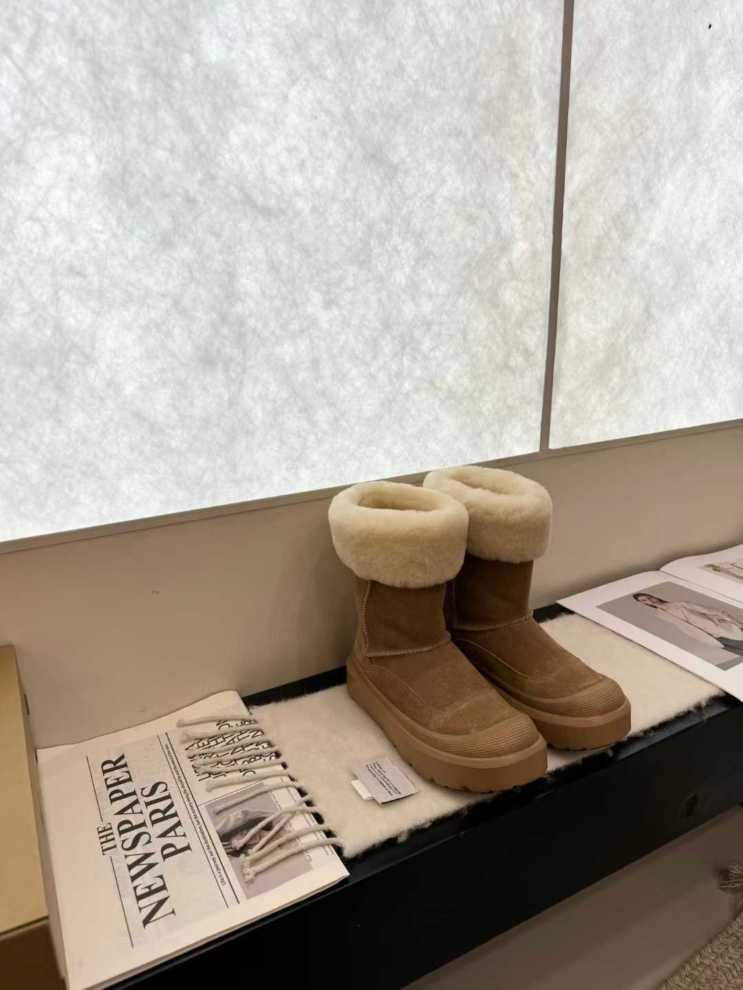 NO:559851,The small fur collar snow boots are low, medium and high. They are so cute!  This pair of snow boots gives you a sense of security in winter!  Warm. The walking sheep is so cute and beautiful. The simplicity and exquisite style are the favorites of many girls!  My feet are so beautiful!  Waterproof and anti-fouling, you won’t have to worry about stepping on snow or water!  !  !  So cool and cute!  Imported cow suede with Australian imported wool, long-term looseness, size 35-40, low, medium, high, snow boots, boots19860909小毛领雪地靴低 中 高 太可爱啦！ 冬天的安全感是这双雪地靴给的！暖乎乎 行走的羊咩咩实在是太可爱啦超美腻 简洁、精美风格是很多女孩的心头好！上脚美炸了！防水 防污 踩雪踩水不怕啦！！！又酷又可爱呀！ 进口牛反绒搭配澳洲进口羊毛 长期主义松弛感拿捏 size35-40 低 中 高,雪地靴,boots,Women's Shoes