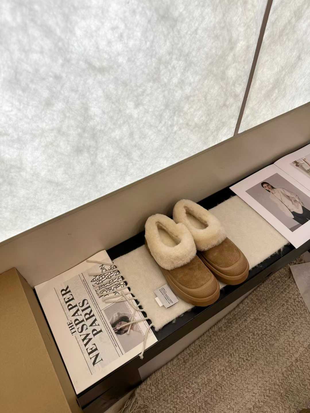 NO:559855,The small fur collar snow boots are low, medium and high. They are so cute!  This pair of snow boots gives you a sense of security in winter!  Warm. The walking sheep is so cute and beautiful. The simplicity and exquisite style are the favorites of many girls!  My feet are so beautiful!  Waterproof, anti-fouling, anti-slip, no need to worry about stepping on snow or water!  !  !  So cool and cute!  Imported cow suede with Australian imported wool, long-term relaxation, size 35-40, snow boots, boots19860909小毛领雪地靴低 中 高 太可爱啦！ 冬天的安全感是这双雪地靴给的！暖乎乎 行走的羊咩咩实在是太可爱啦超美腻 简洁、精美风格是很多女孩的心头好！上脚美炸了！防水 防污 防滑 踩雪踩水不怕啦！！！又酷又可爱呀！ 进口牛反绒搭配澳洲进口羊毛 长期主义松弛感拿捏 size35-40,雪地靴,boots,Women's Shoes