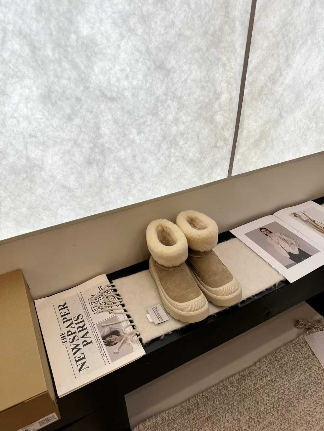 NO:559859,The small fur collar snow boots are low, medium and high. They are so cute!  This pair of snow boots gives you a sense of security in winter!  Warm. The walking sheep is so cute and beautiful. The simplicity and exquisite style are the favorites of many girls!  My feet are so beautiful!  Waterproof, anti-fouling, anti-slip, no need to worry about stepping on snow or water!  !  !  So cool and cute!  Imported cow suede with Australian imported wool, long-term relaxation, size 35-40, snow boots, boots19860909小毛领雪地靴低 中 高 太可爱啦！ 冬天的安全感是这双雪地靴给的！暖乎乎 行走的羊咩咩实在是太可爱啦超美腻 简洁、精美风格是很多女孩的心头好！上脚美炸了！防水 防污 防滑 踩雪踩水不怕啦！！！又酷又可爱呀！ 进口牛反绒搭配澳洲进口羊毛 长期主义松弛感拿捏 size35-40,雪地靴,boots,Women's Shoes