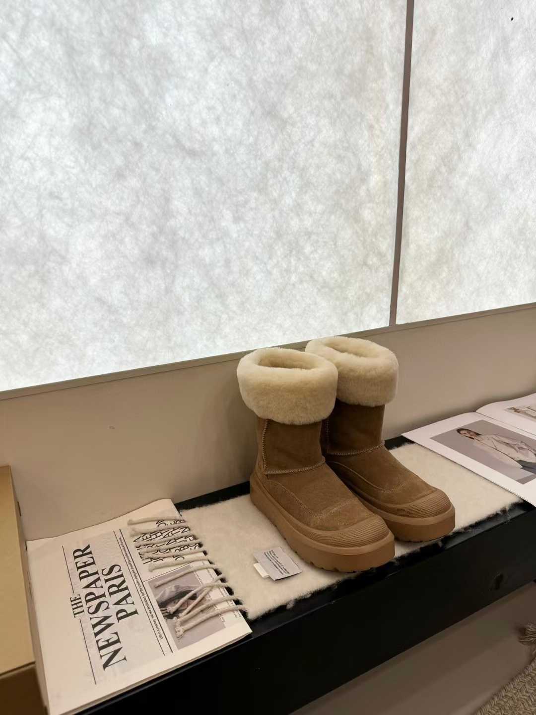 NO:559861,The small fur collar snow boots are low, medium and high. They are so cute!  This pair of snow boots gives you a sense of security in winter!  Warm. The walking sheep is so cute and beautiful. The simplicity and exquisite style are the favorites of many girls!  My feet are so beautiful!  Waterproof and anti-fouling, you won’t have to worry about stepping on snow or water!  !  !  So cool and cute!  Imported cow suede with Australian imported wool, long-term relaxation, size 35-40, snow boots, boots19860909小毛领雪地靴低 中 高 太可爱啦！ 冬天的安全感是这双雪地靴给的！暖乎乎 行走的羊咩咩实在是太可爱啦超美腻 简洁、精美风格是很多女孩的心头好！上脚美炸了！防水 防污 踩雪踩水不怕啦！！！又酷又可爱呀！ 进口牛反绒搭配澳洲进口羊毛 长期主义松弛感拿捏 size35-40,雪地靴,boots,Women's Shoes