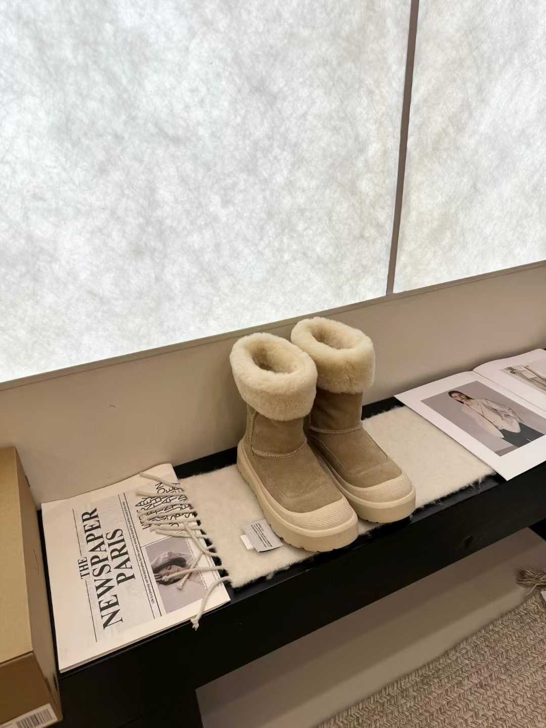 NO:559863,The small fur collar snow boots are low, medium and high. They are so cute!  This pair of snow boots gives you a sense of security in winter!  Warm. The walking sheep is so cute and beautiful. The simplicity and exquisite style are the favorites of many girls!  My feet are so beautiful!  Waterproof, anti-fouling, anti-slip, no need to worry about stepping on snow or water!  !  !  So cool and cute!  Imported cow suede with Australian imported wool, long-term relaxation, size 35-40, snow boots, boots19860909小毛领雪地靴低 中 高 太可爱啦！ 冬天的安全感是这双雪地靴给的！暖乎乎 行走的羊咩咩实在是太可爱啦超美腻 简洁、精美风格是很多女孩的心头好！上脚美炸了！防水 防污 防滑 踩雪踩水不怕啦！！！又酷又可爱呀！ 进口牛反绒搭配澳洲进口羊毛 长期主义松弛感拿捏 size35-40,雪地靴,boots,Women's Shoes