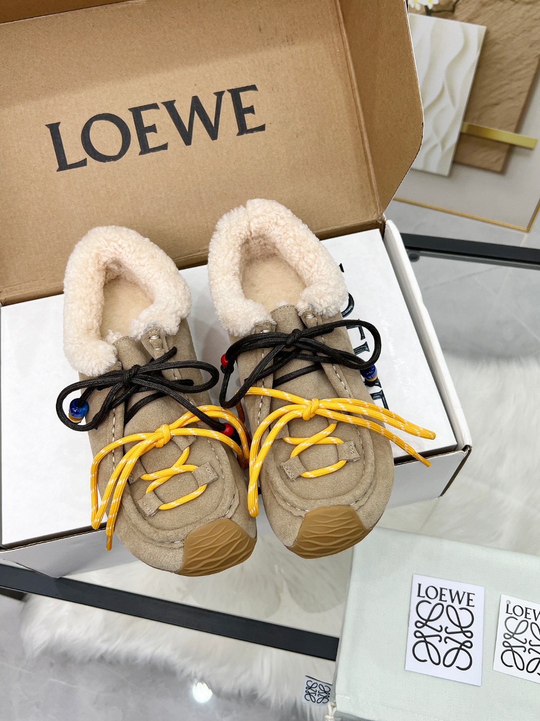 NO:559837,2025 autumn and winter Maoli new style, the same style as Wang Yibo!  Kangaroo shoes, couple model Loewe Ballet Runner 2.0 sneakers, moral training shoes, new color matching retro series running shoes, size 35–40, casual shoes/sports shoes, loewe, loewe, sneakers198609092025年秋冬毛里新款,王一博同款！袋鼠鞋 情侣款Loewe罗意威Ballet Runner2.0运动鞋德训鞋 全新配色复古系列跑鞋 尺码35–40,休闲鞋/运动鞋,loewe,loewe,sneakers,Women's Shoes