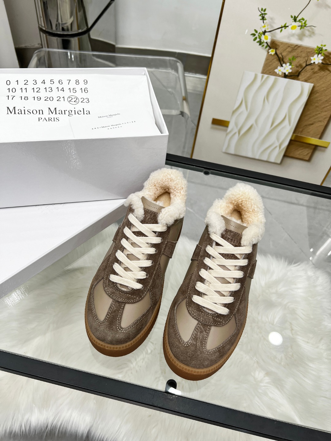 NO:559731,Dries Van Noten 2025 Autumn and Winter Thick-soled Increased New Style Retro Dexun Shoes Domestic OEM Factory Whole Single Channel Product!  It's not a fake, it's an original one. This is a Belgian brand. It is often seen in many celebrities' private clothes. The simple design is both retro and simple. The leather is made of imported cowhide. The whole version is particularly durable and easy to wear. The thick TPU outsole is soft, soft and non-slip!  !  Size 35-40, casual shoes/sports shoes, sneakers, cowhide19860909Dries Van Noten 2025秋冬季厚底增高新款复古得德训鞋国内代工厂整单渠道货！不是仿货宝宝们是原单zp 这款是比利时品牌 很多明星私服穿搭常出现 简约的设计既复古又简约 皮料选用进口牛皮 整个版型特别耐看又好穿 TPU厚底大底轻软柔防滑！！ 码数35-40,休闲鞋/运动鞋,sneakers,cowhide,Women's Shoes