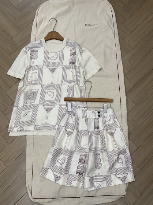 Loro Piana Silk Set - Stylish Printed T-Shirt and Shorts Combo Size 36 38 40 1 Loro Piana Silk Set - Stylish Printed T-Shirt and Shorts Combo Size 36 38 40