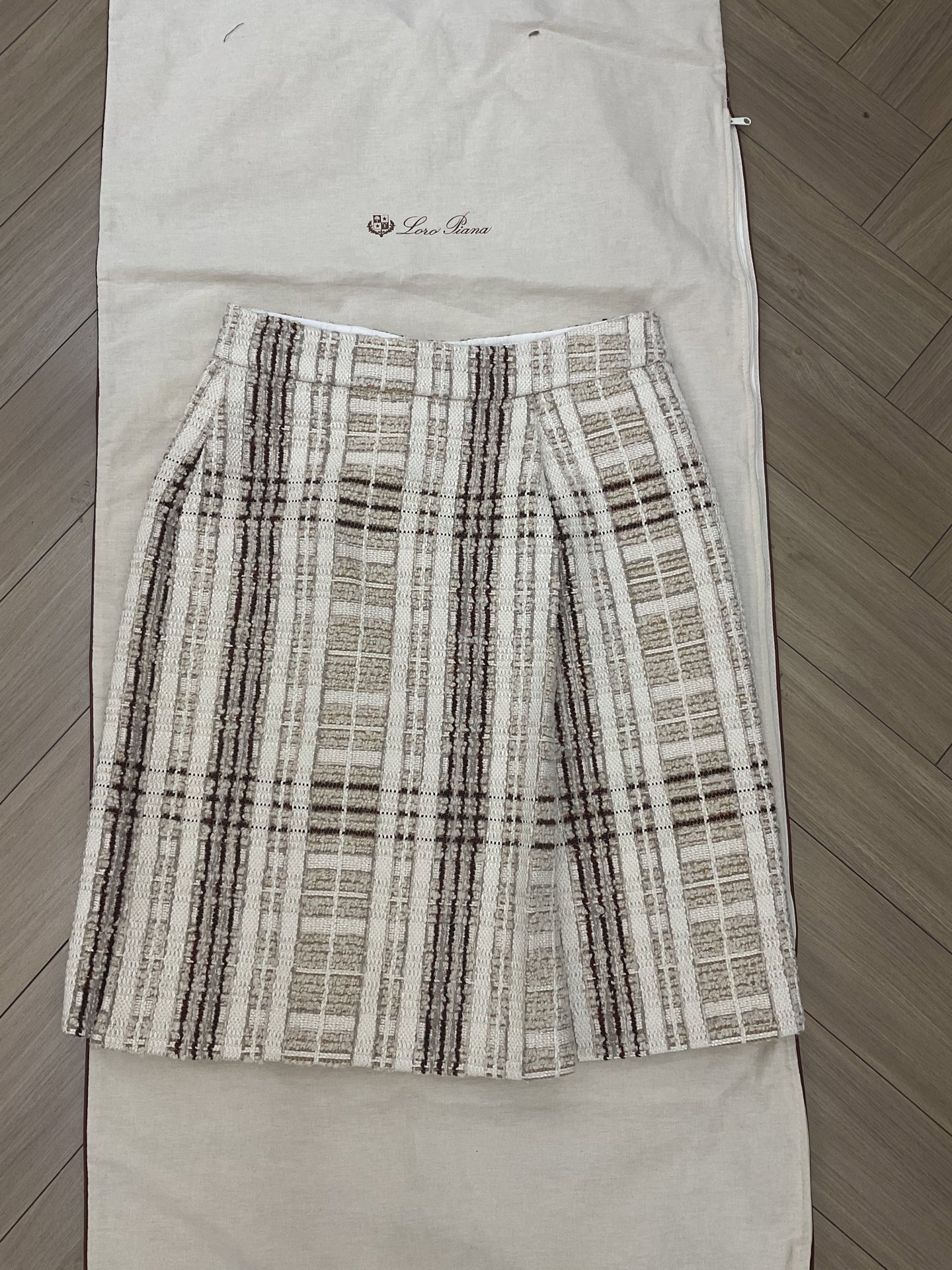 NO:687669,lNew wool knitted skirt in stock 36 38 40,,loro piana,skirts,19860909l新款羊毛编织半裙 现货 36 38 40,,loro piana,skirts,,Women's clothing