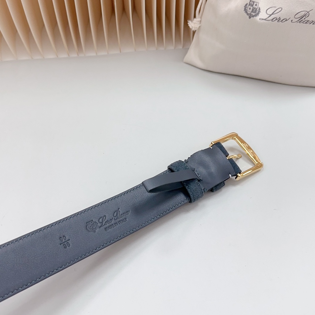 .4cm诺悠翩雅LoroPiana新款男士经典休闲皮带采用柔软的Alsavel小牛皮制成黄铜金属扣环制有