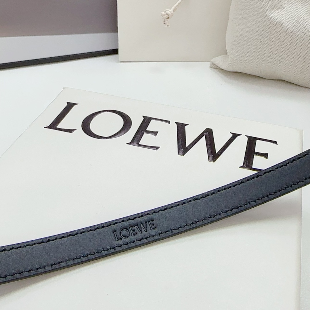 .5cm罗意威新款光滑牛皮革腰带以金属LOEWE品牌标志长度75.80.85.90.95.100欧