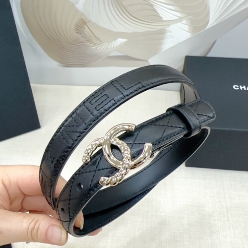 Chanel 2.0cm Double-Sided Leather Belt with CC Buckle - Elegant Design
