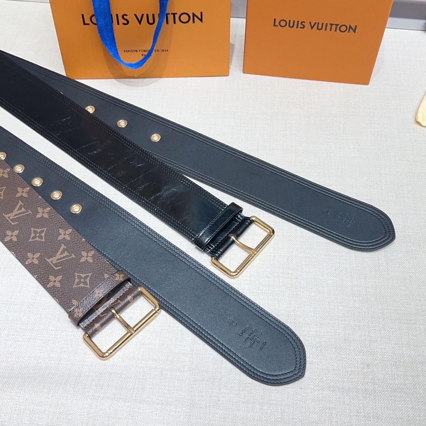💥💥💥6.5cm LV腰带，双面头层进口牛皮，长度：75.80.85.90.95..110欧，铜五金扣原