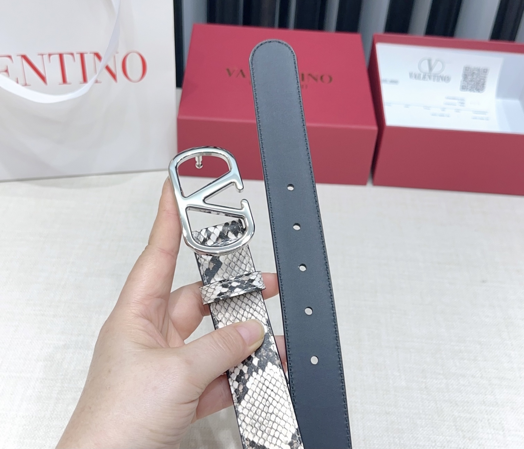 💥💥💥3.0cm华伦天奴腰带，双面头层牛皮，长度：75.80.85.90.95.100.105.110欧