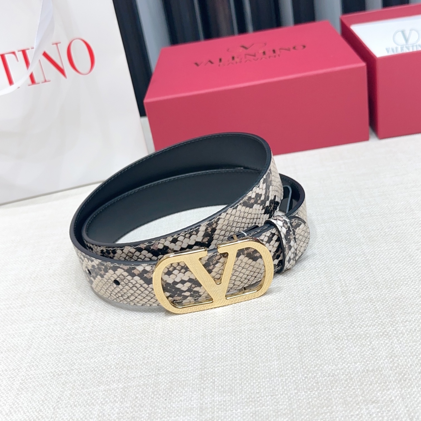 💥💥💥3.0cm华伦天奴腰带，双面头层牛皮，长度：75.80.85.90.95.100.105.110欧